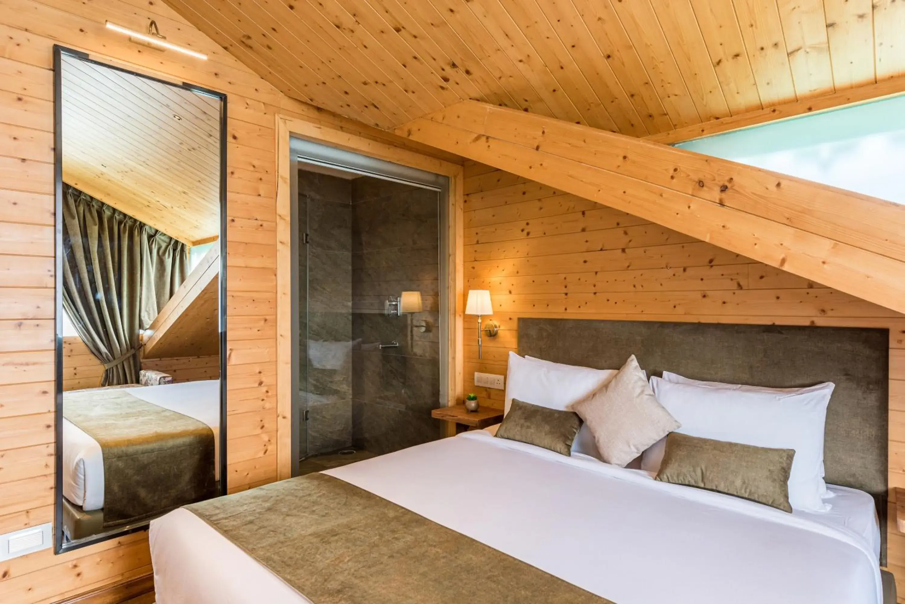 Double Room with Mountain View in Udaan Himalayan Suites and Spa Double Room with Mountain View in Udaan Himalayan Suites and Spa