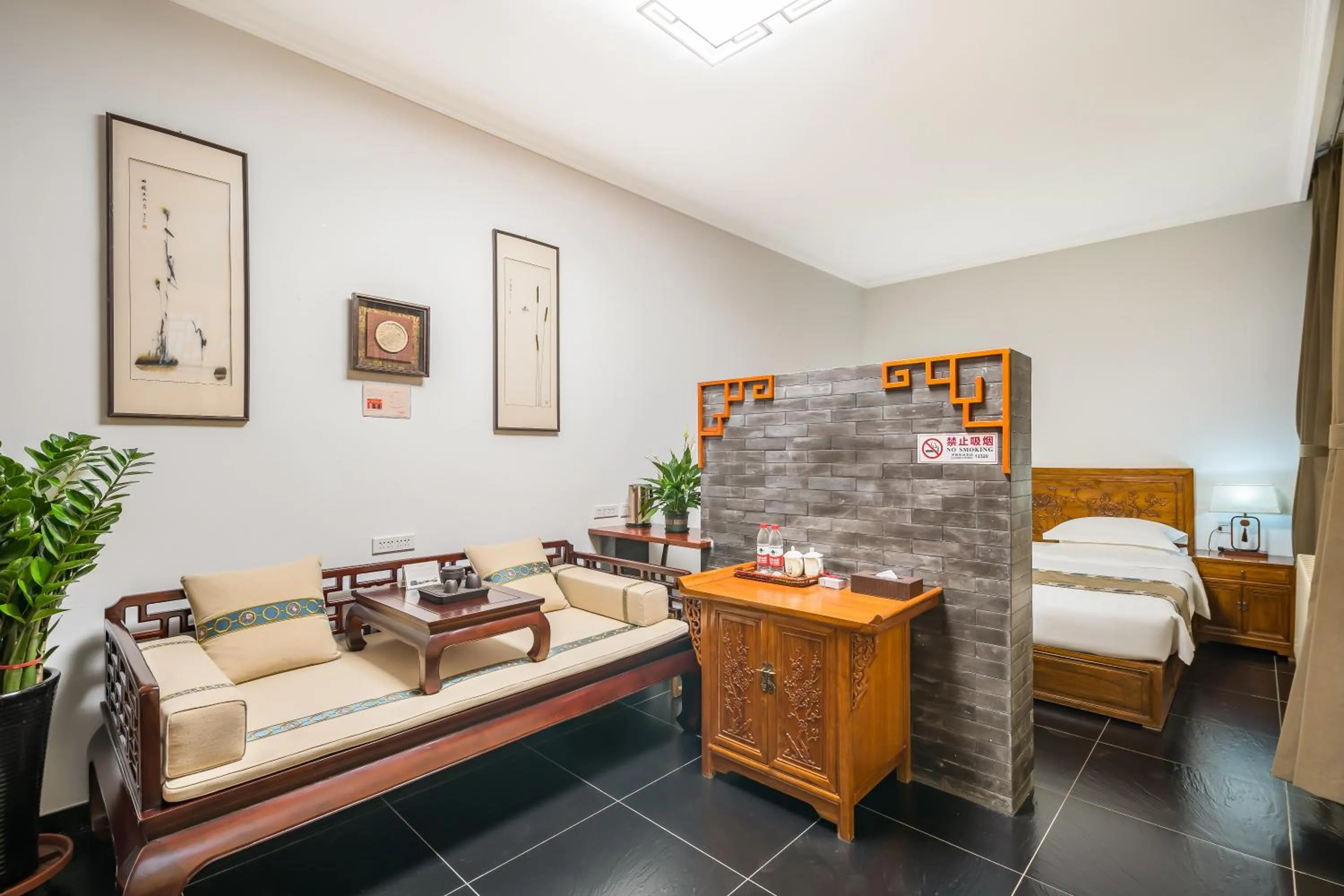 Bed in Beijing Jingyuan Courtyard Hotel