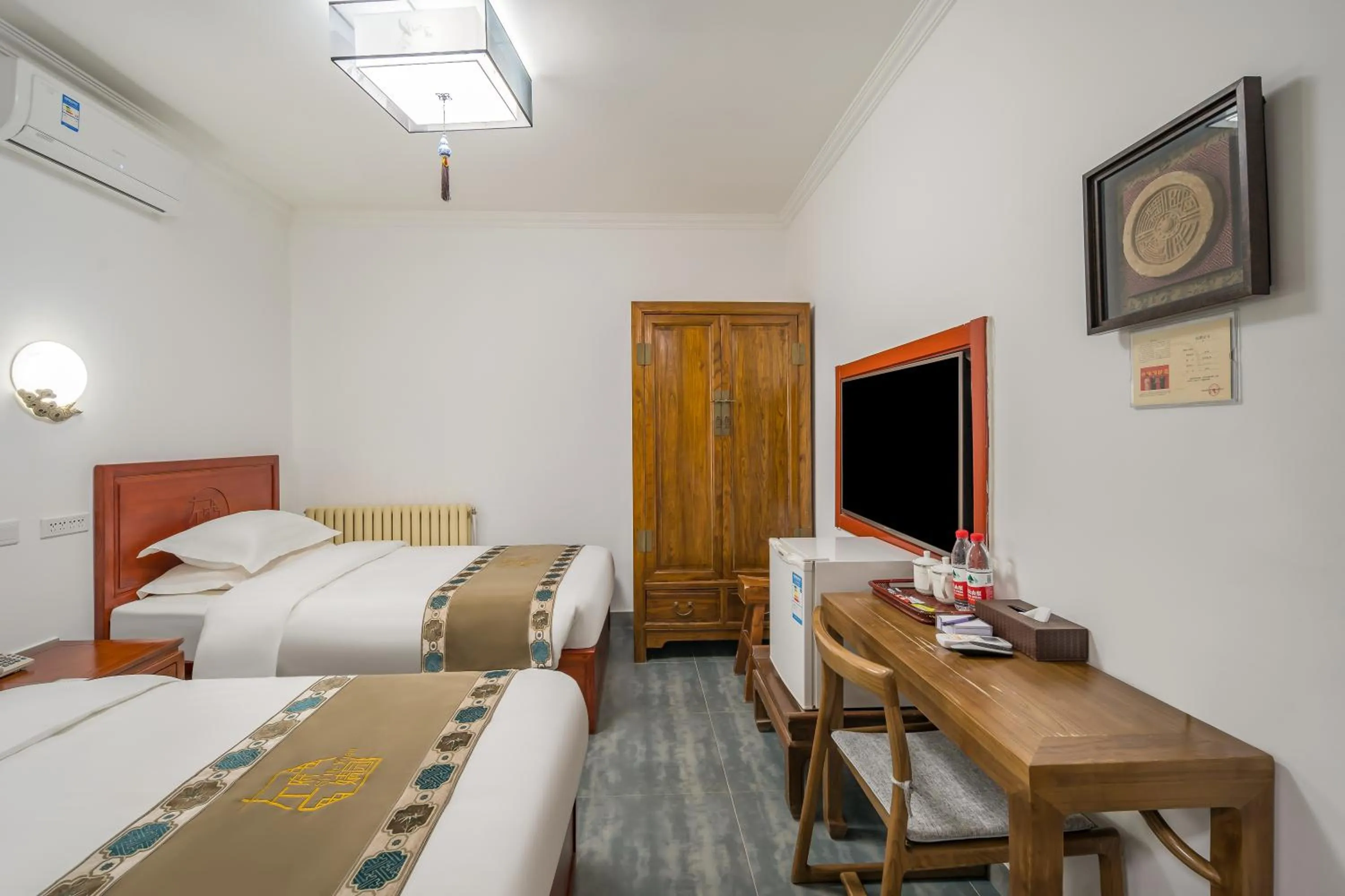 Bed in Beijing Jingyuan Courtyard Hotel