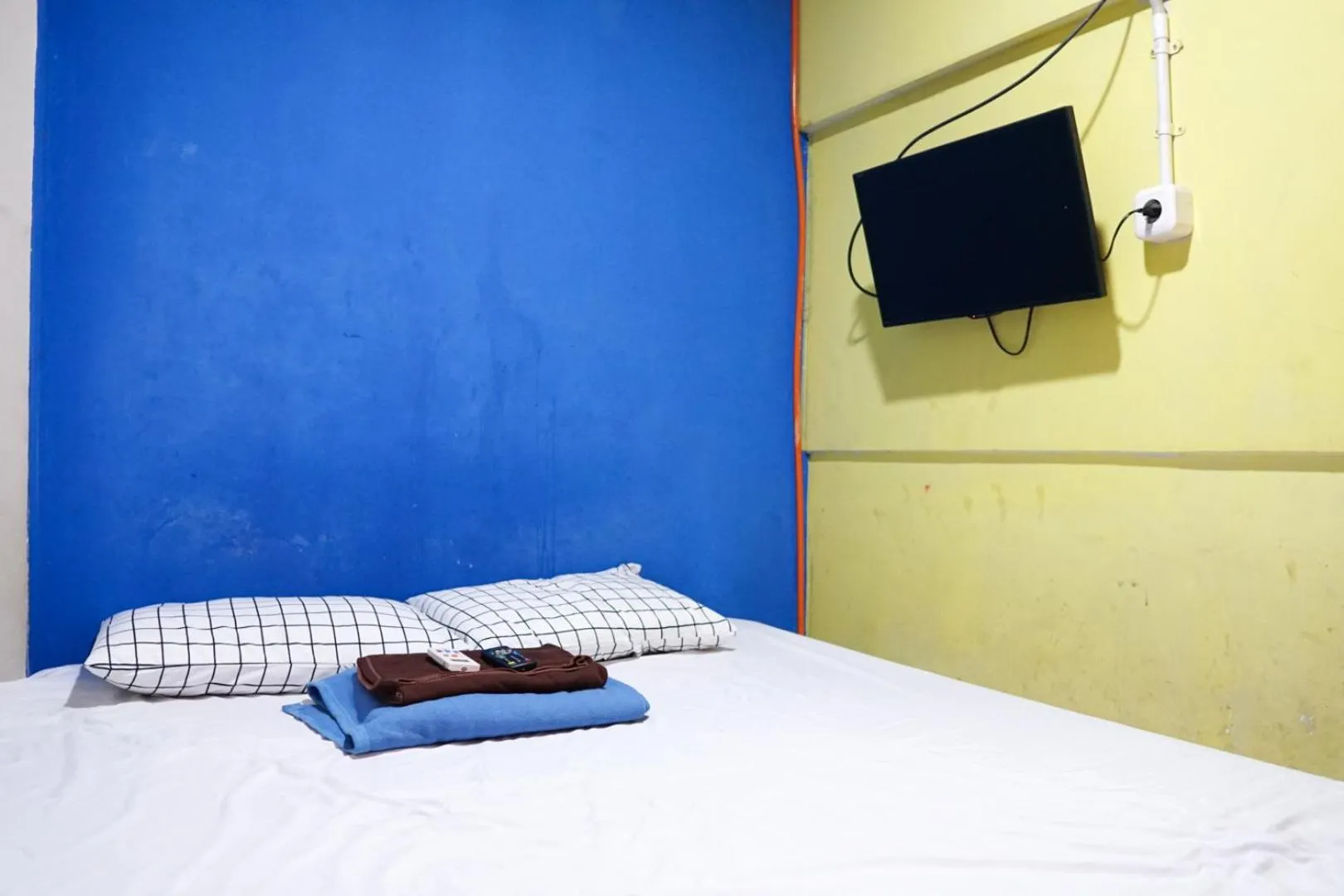 Bedroom, Bed in Cosmo Tanjung Duren Mitra RedDoorz