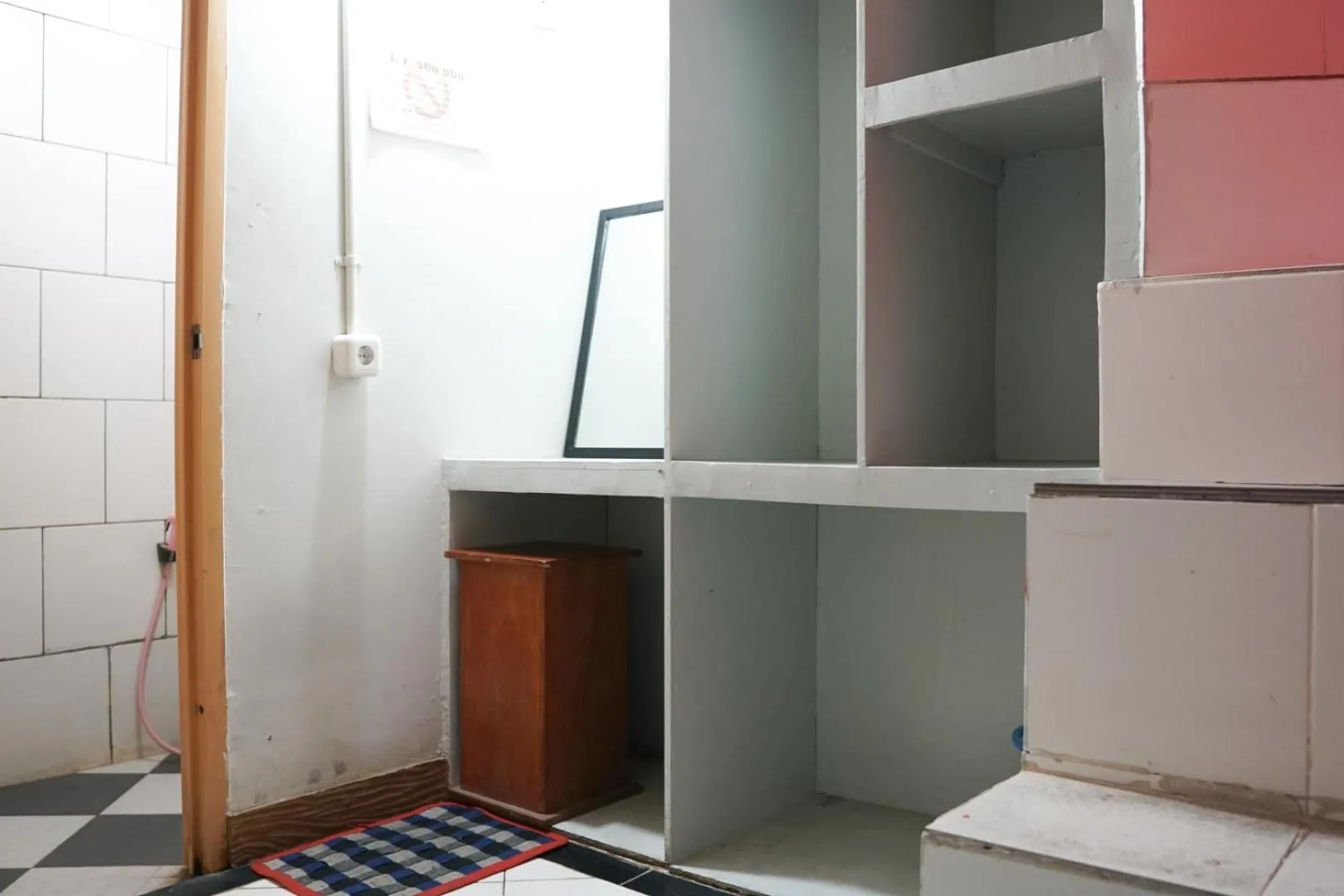 wardrobe in Cosmo Tanjung Duren Mitra RedDoorz