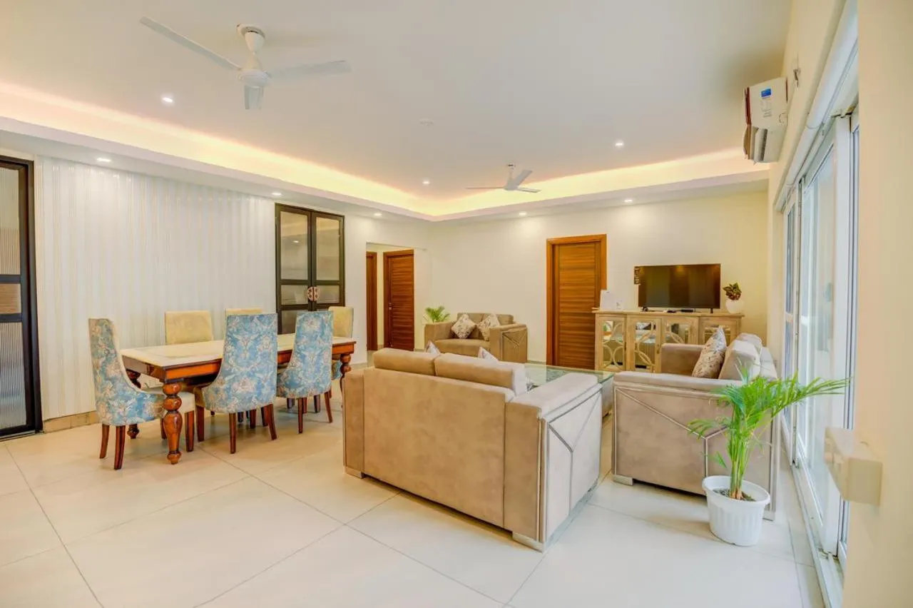 TV and multimedia in Golden Healing Journeys Homestay