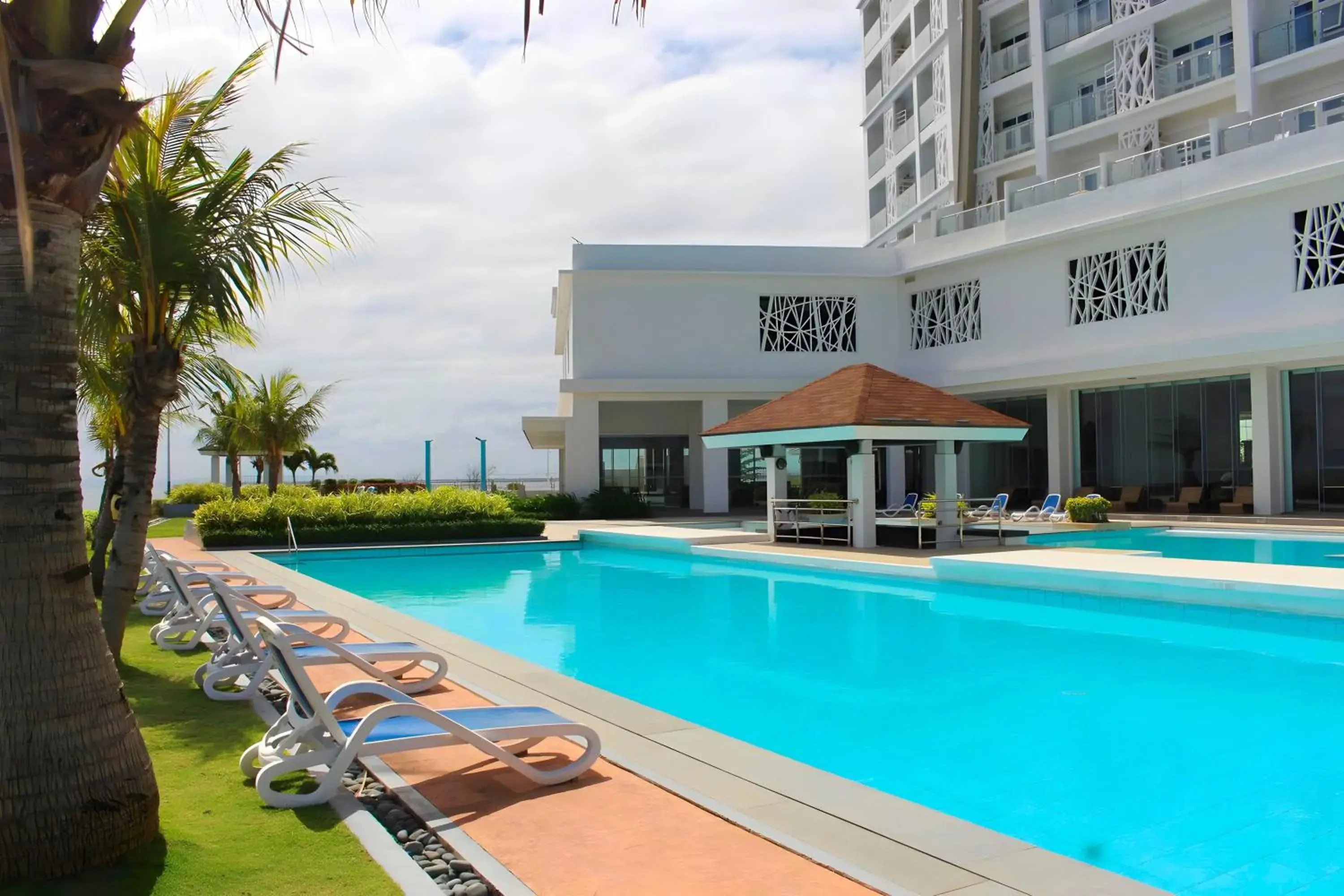 Swimming pool in Arterra Seaview Resort Swimming pool in Arterra Seaview Resort