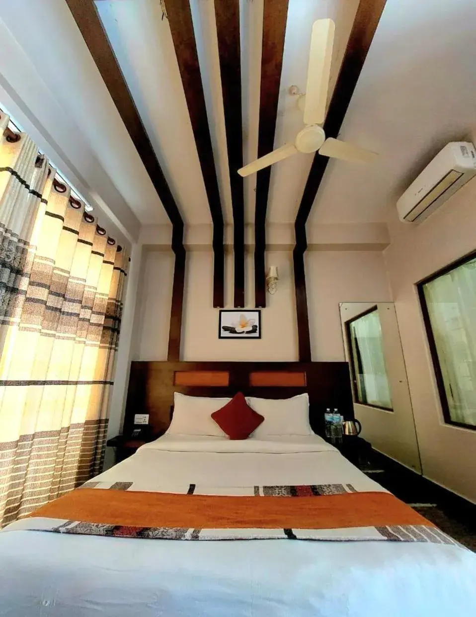 Double Room with Lake View in Hotel Kunja Double Room with Lake View in Hotel Kunja