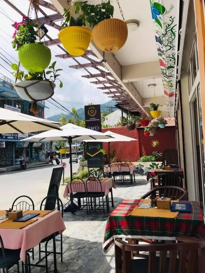 Restaurant/places to eat in Hotel Kunja