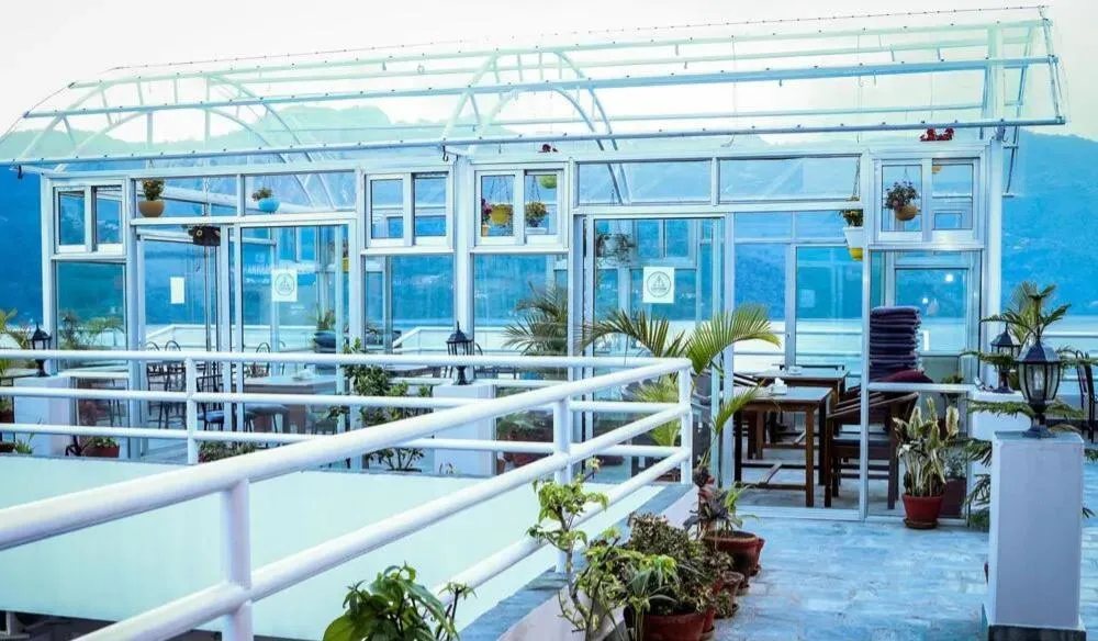 Restaurant/places to eat in Hotel Kunja