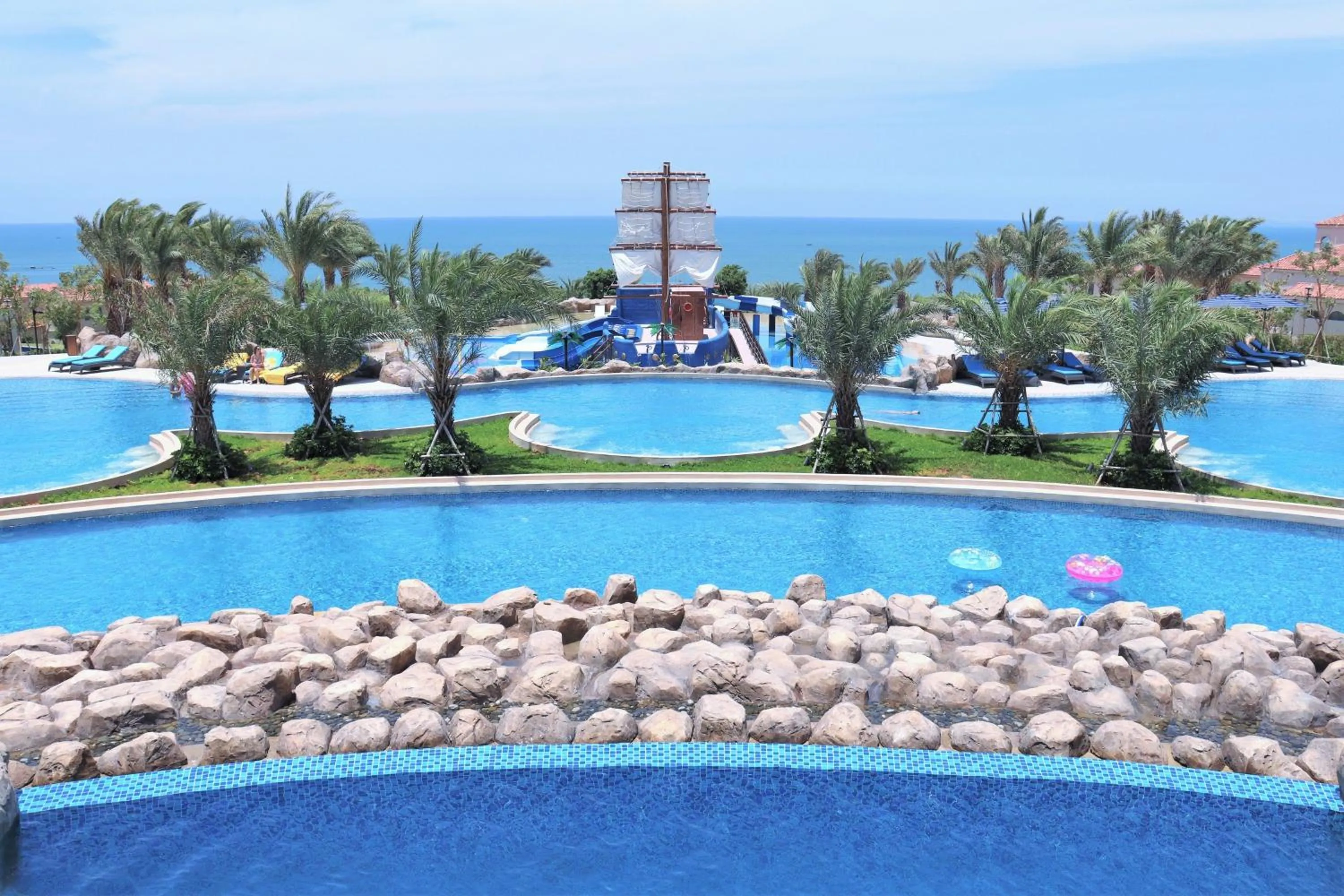 Swimming pool in Centara Mirage Resort Mui Ne