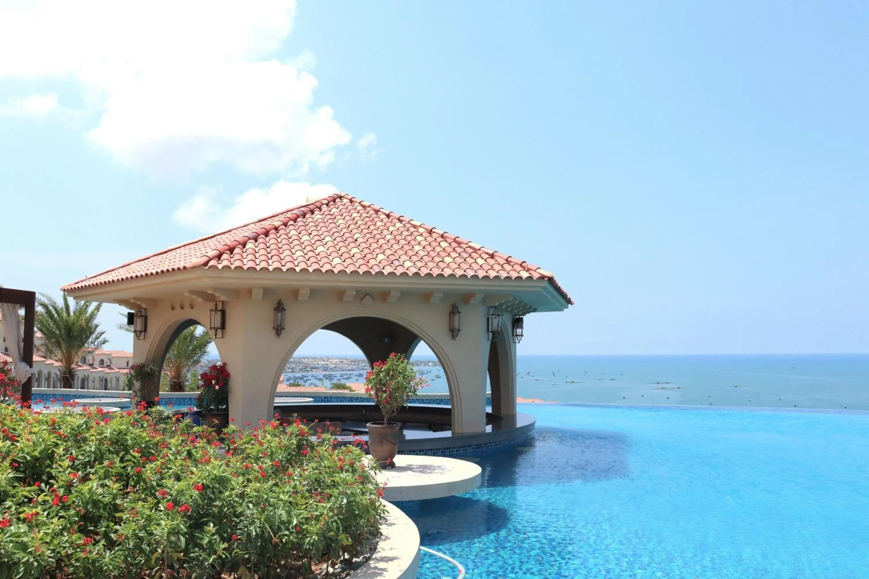 Swimming pool in Centara Mirage Resort Mui Ne