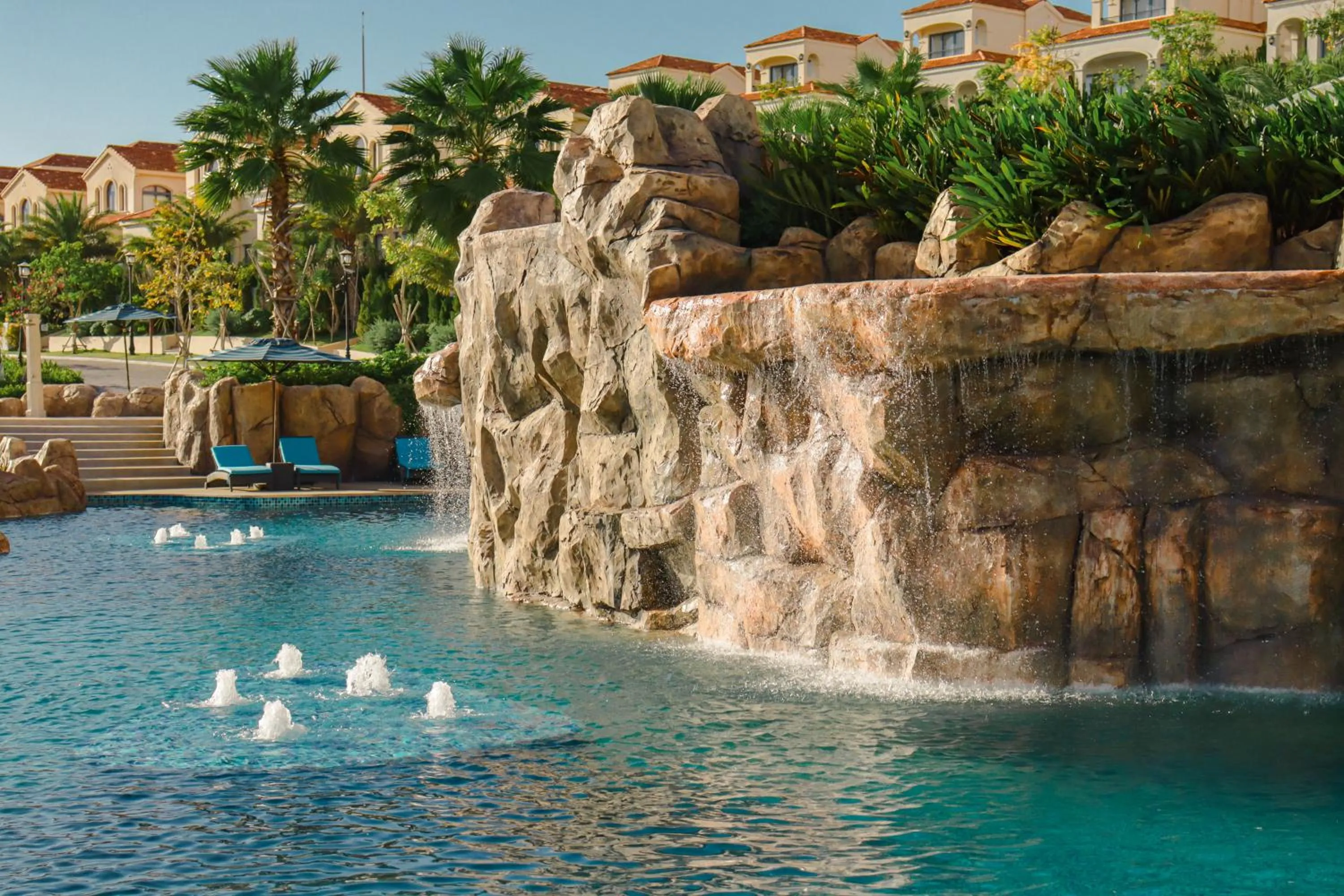 Swimming pool in Centara Mirage Resort Mui Ne