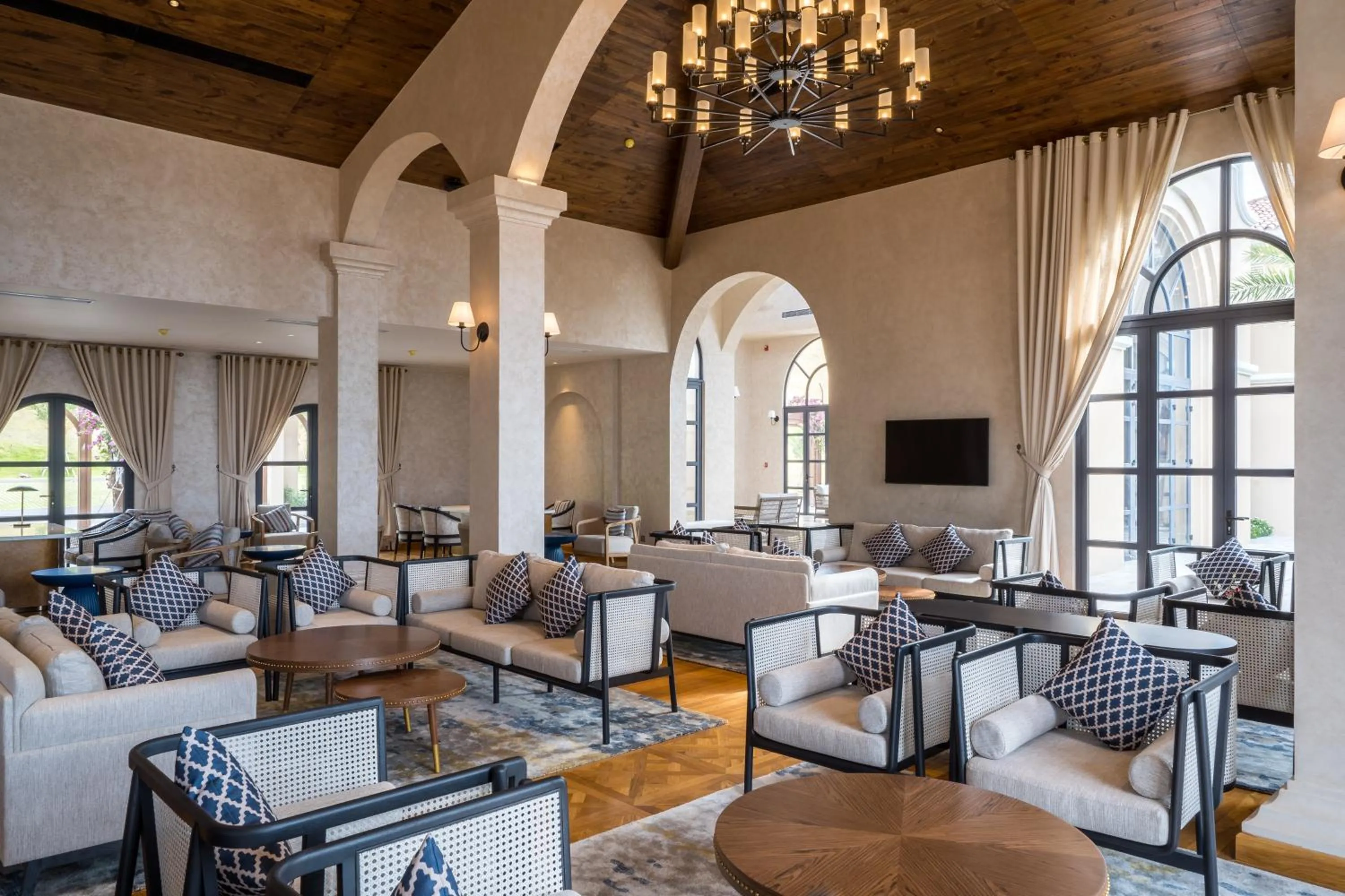 Lounge or bar in Centara Mirage Resort Mui Ne