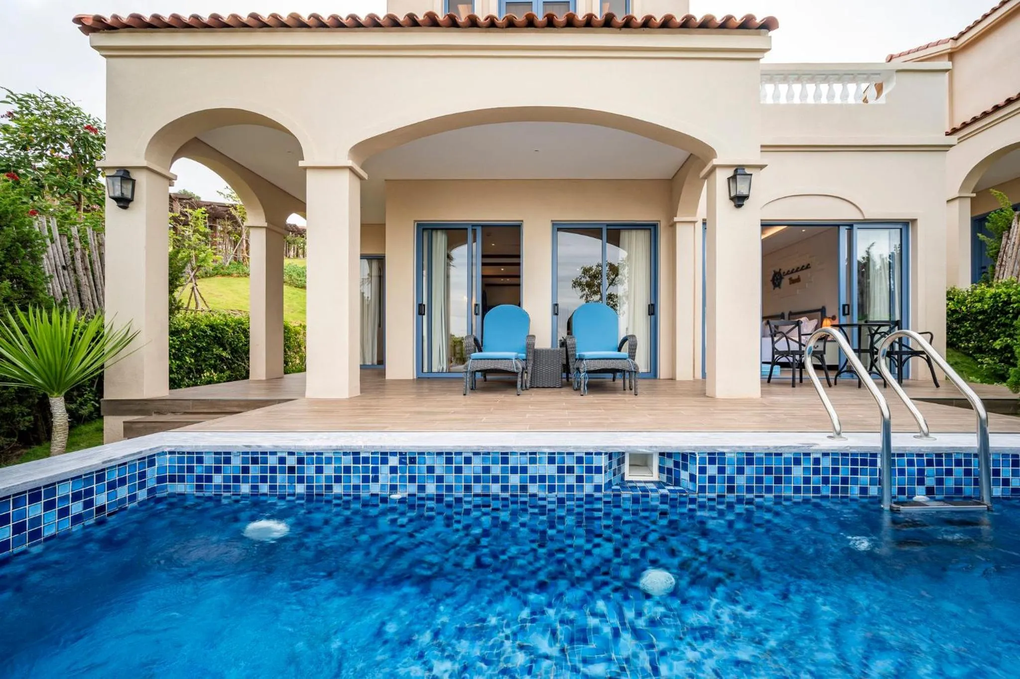 Swimming pool in Centara Mirage Resort Mui Ne