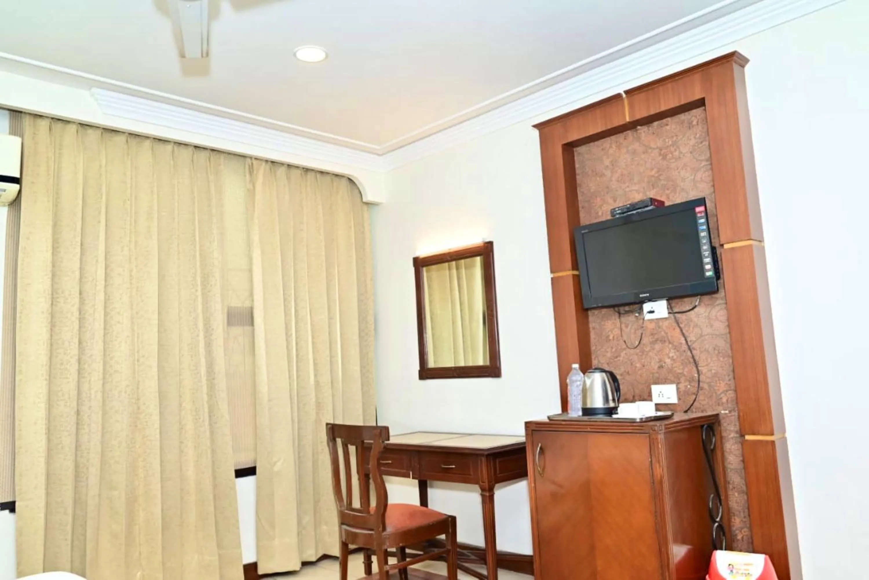 Bed in Hotel Metro Regency Meerut