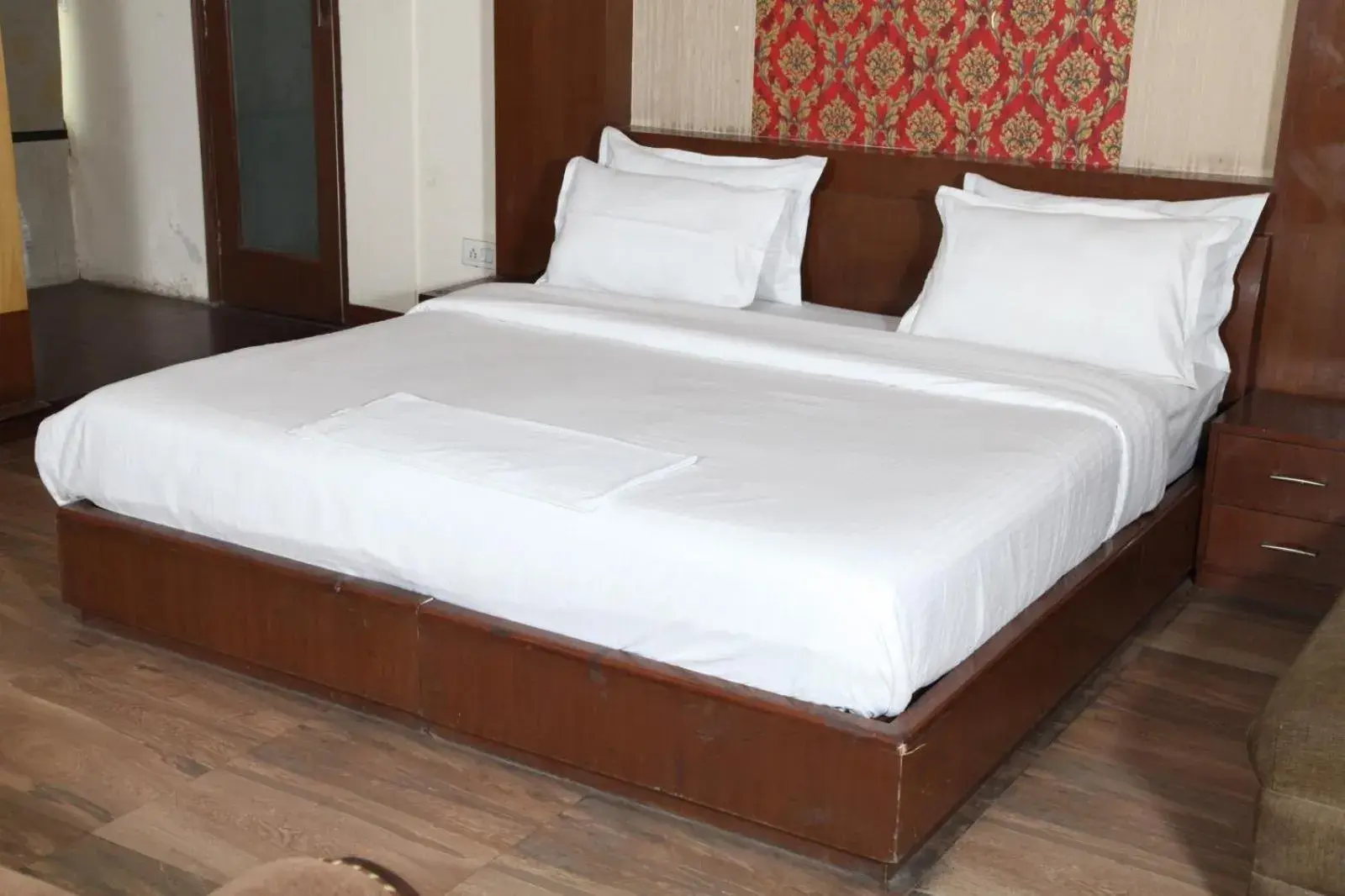 Bed in Hotel Metro Regency Meerut Bed in Hotel Metro Regency Meerut