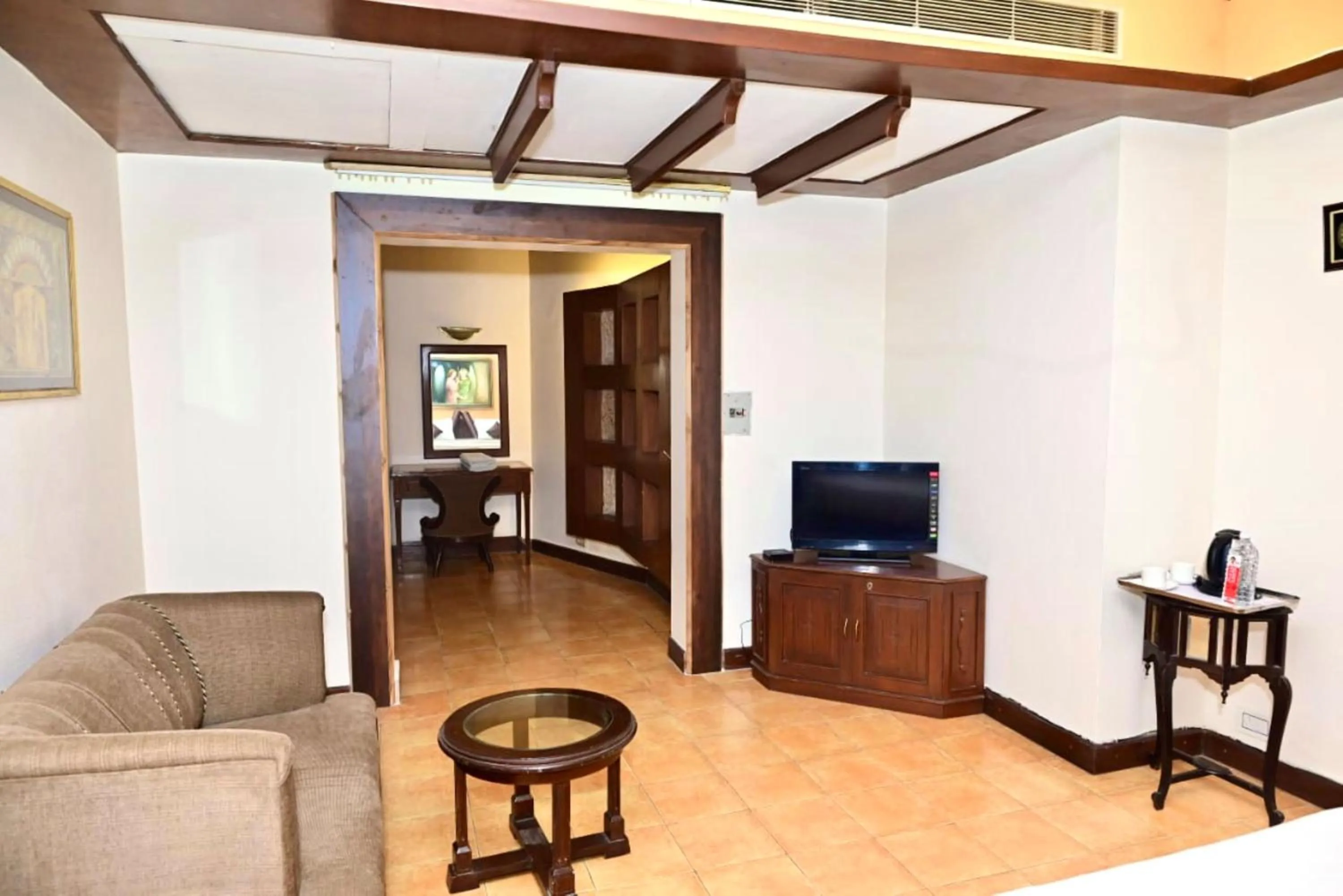 TV and multimedia in Hotel Metro Regency Meerut