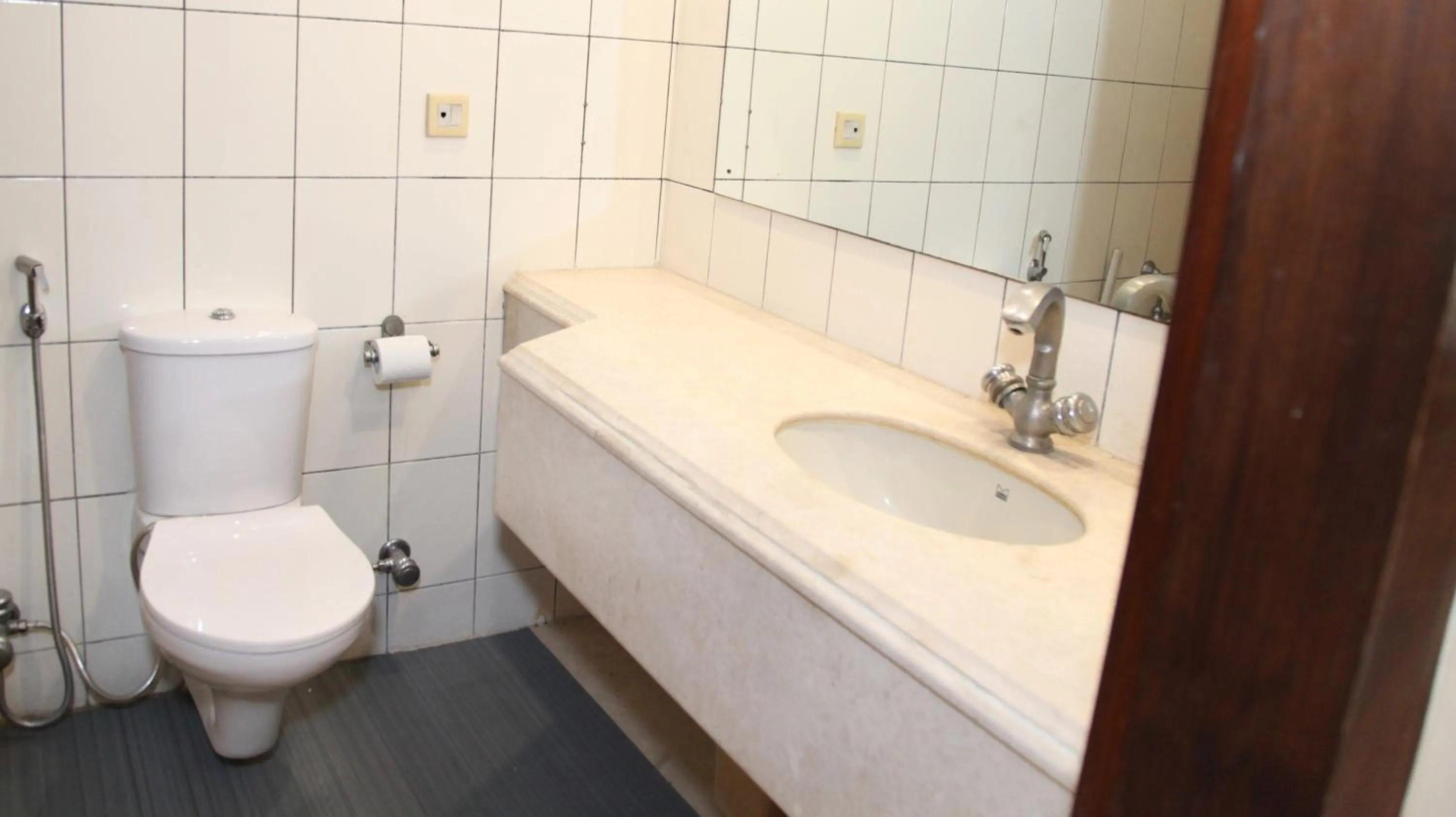 Toilet in Hotel Metro Regency Meerut