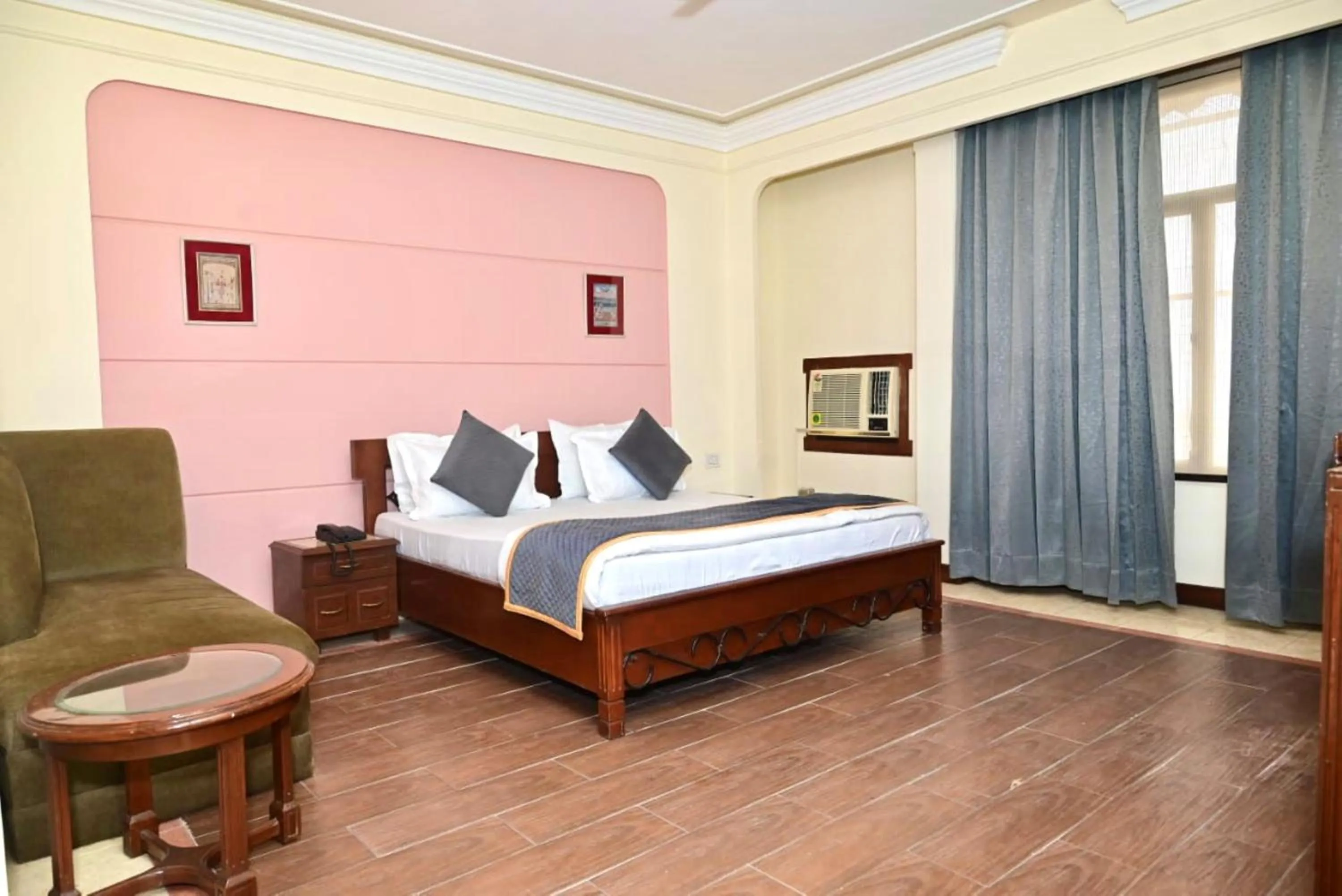 Bed in Hotel Metro Regency Meerut