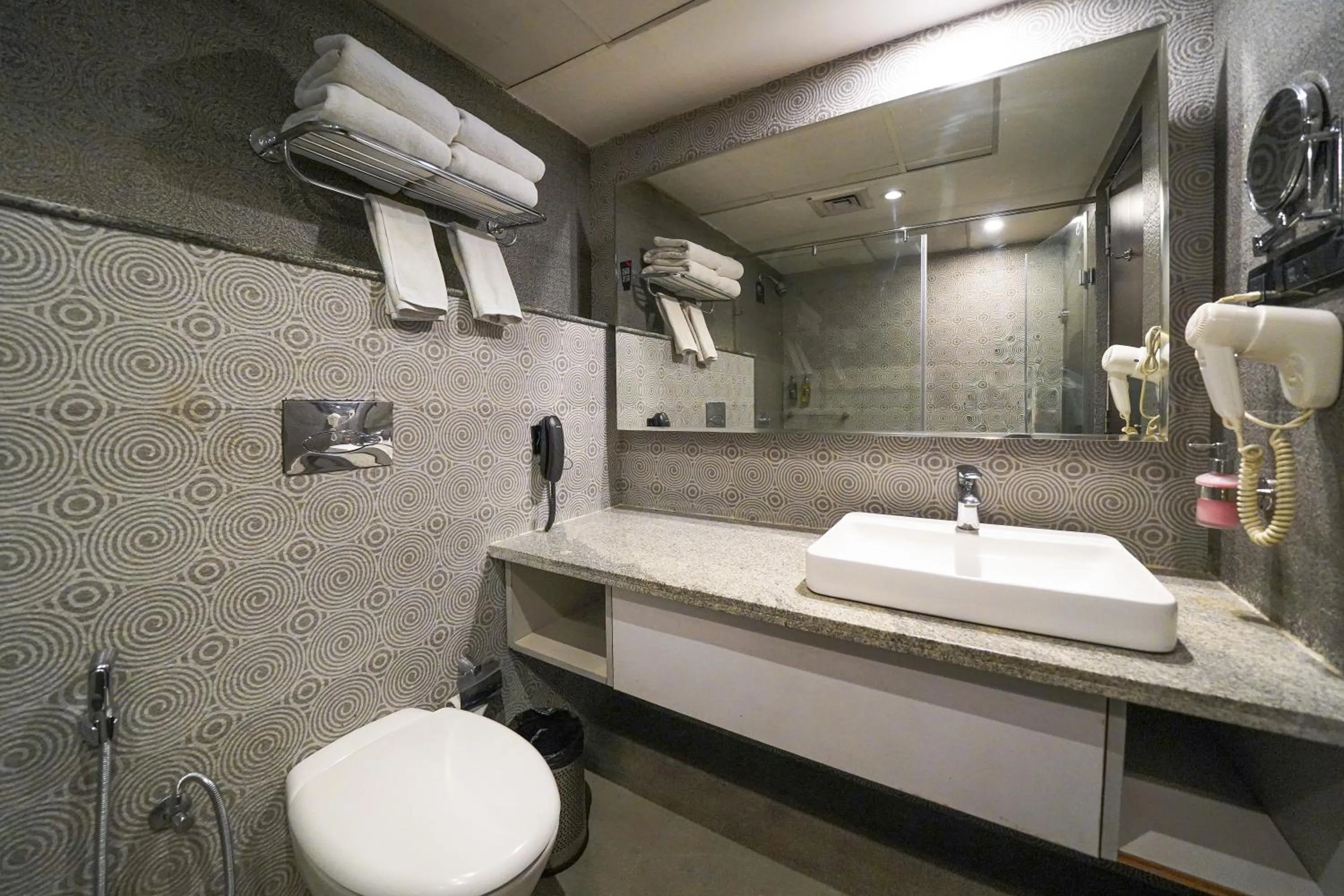 Toilet in Olive Hotel MG Road Dunsvirk Inn by Embassy Group