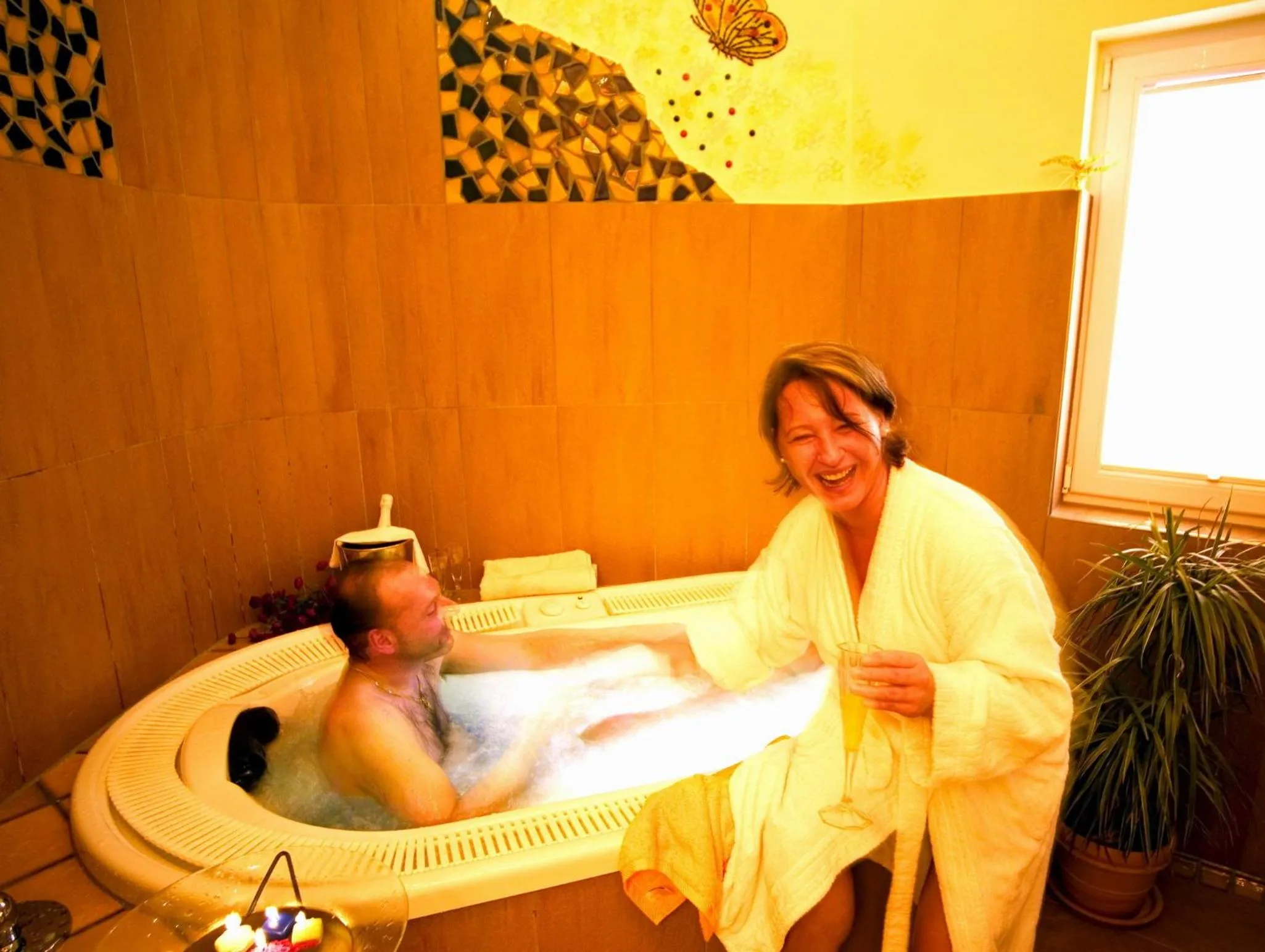 Hot Tub in Hotel Weingärtner