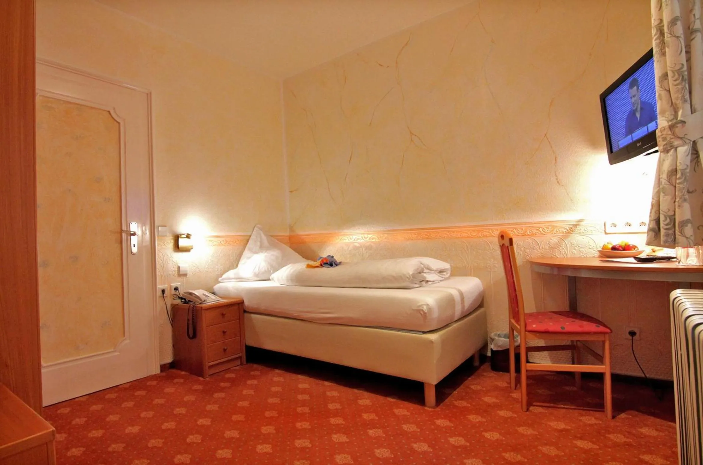 Bed in Hotel Weingärtner