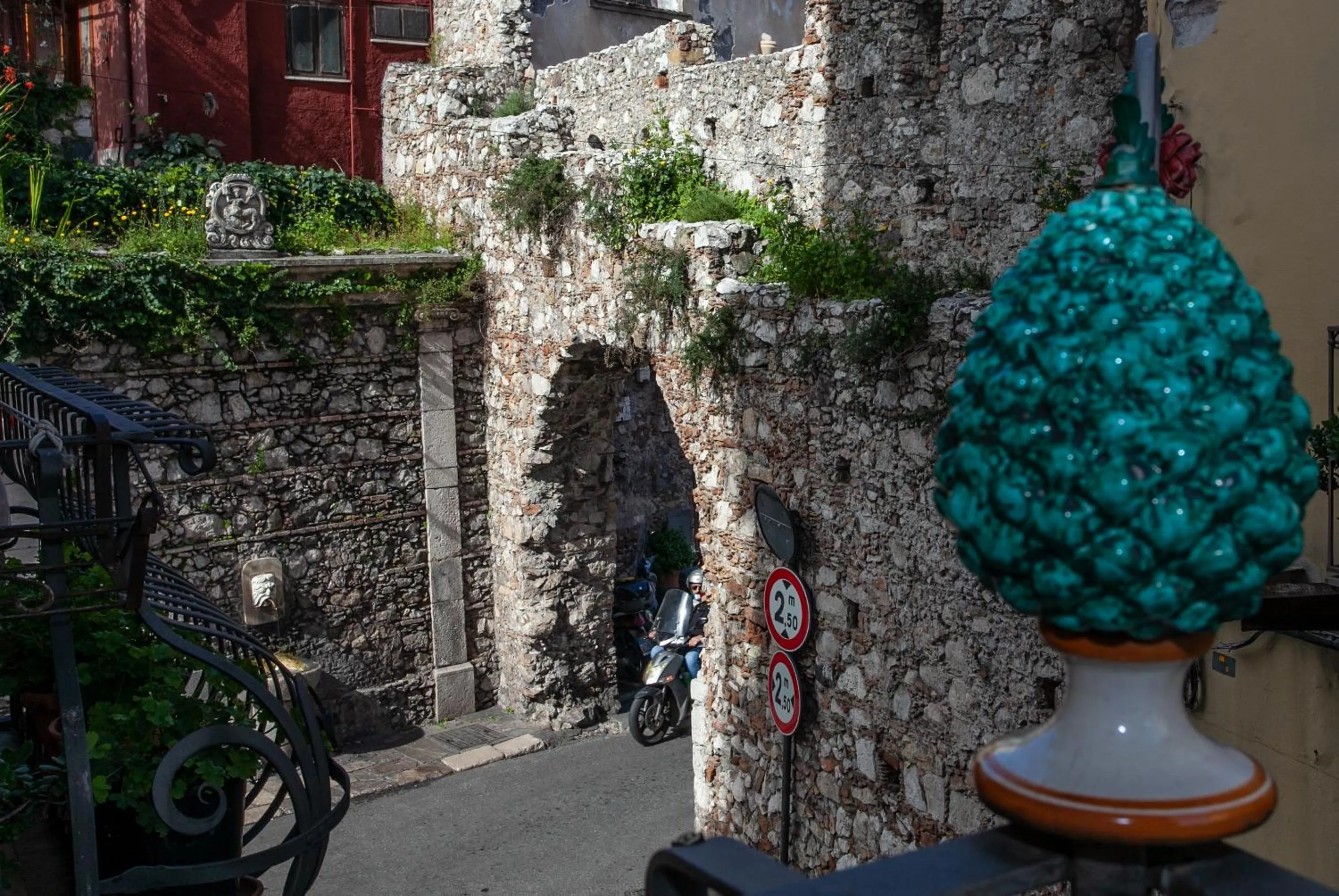 Property building in Casa Rosa