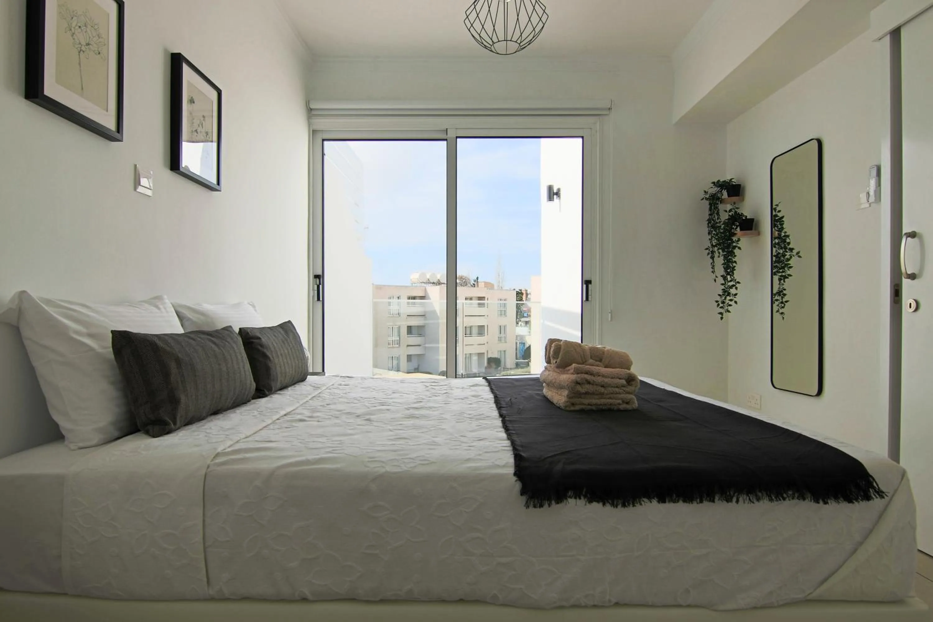 Photo of the whole room, Bed in Phaedrus Living Seaside Junior Suite Lighthouse 63