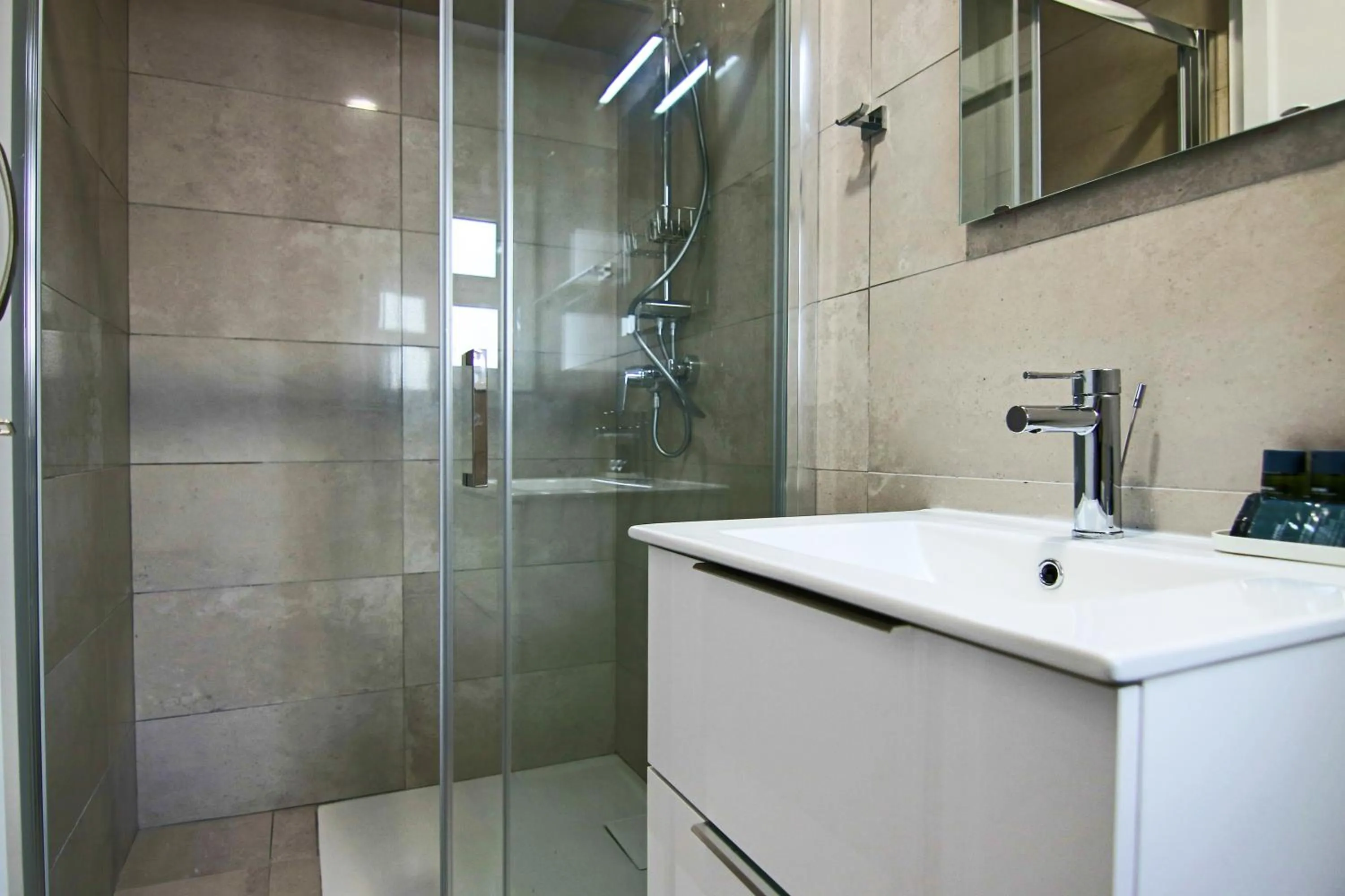 Bathroom in Phaedrus Living Seaside Junior Suite Lighthouse 63