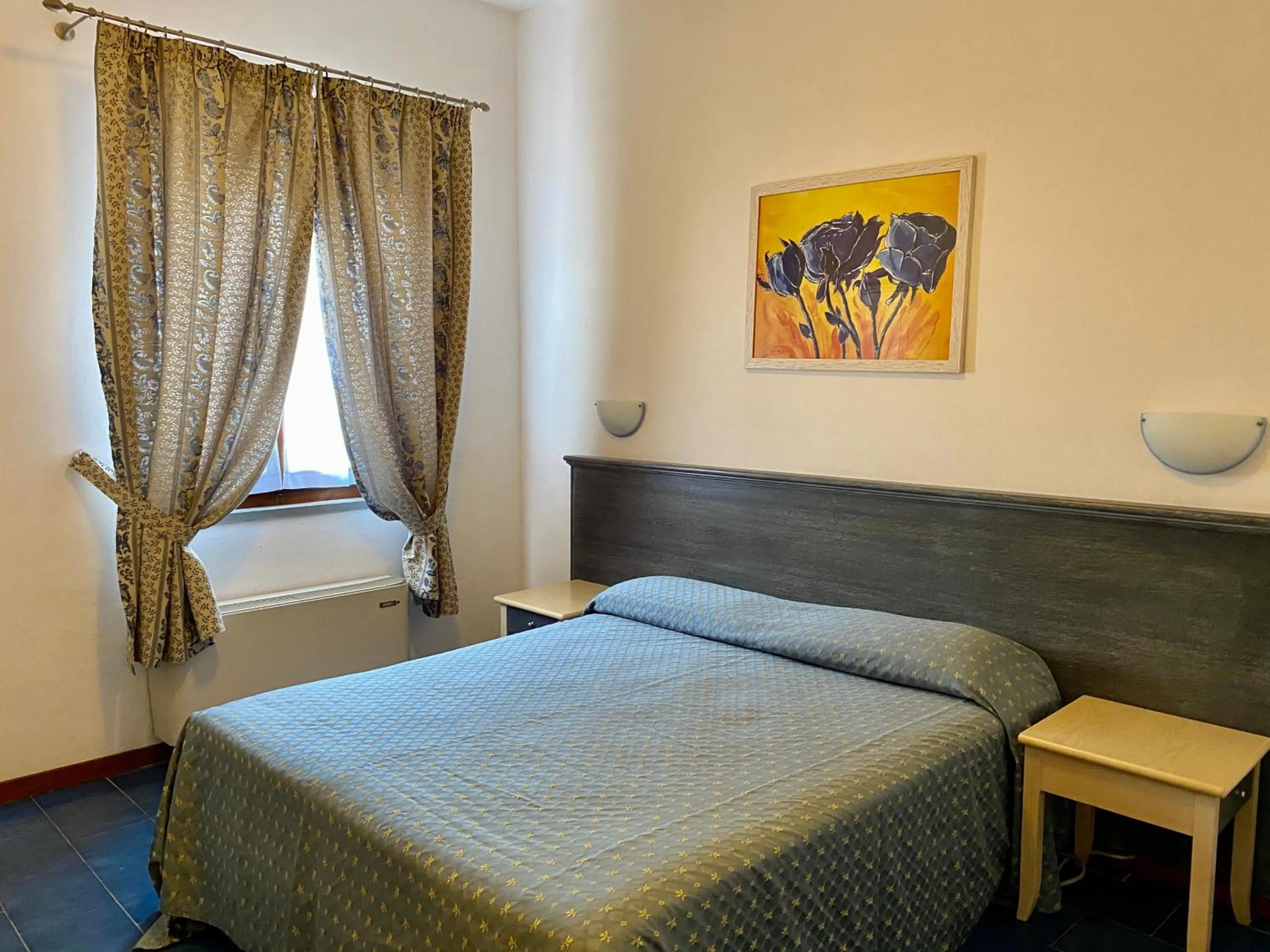 Photo of the whole room, Bed in RESIDENCE TERME ISOLA D'ELBA SRL