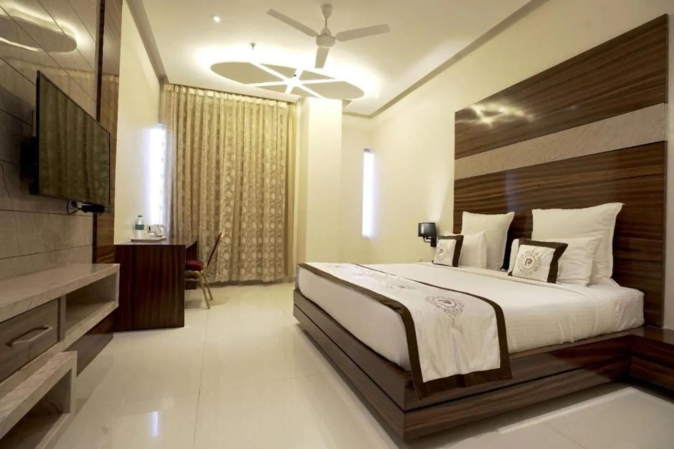 Seating area, Bed in THE PRIME PARK