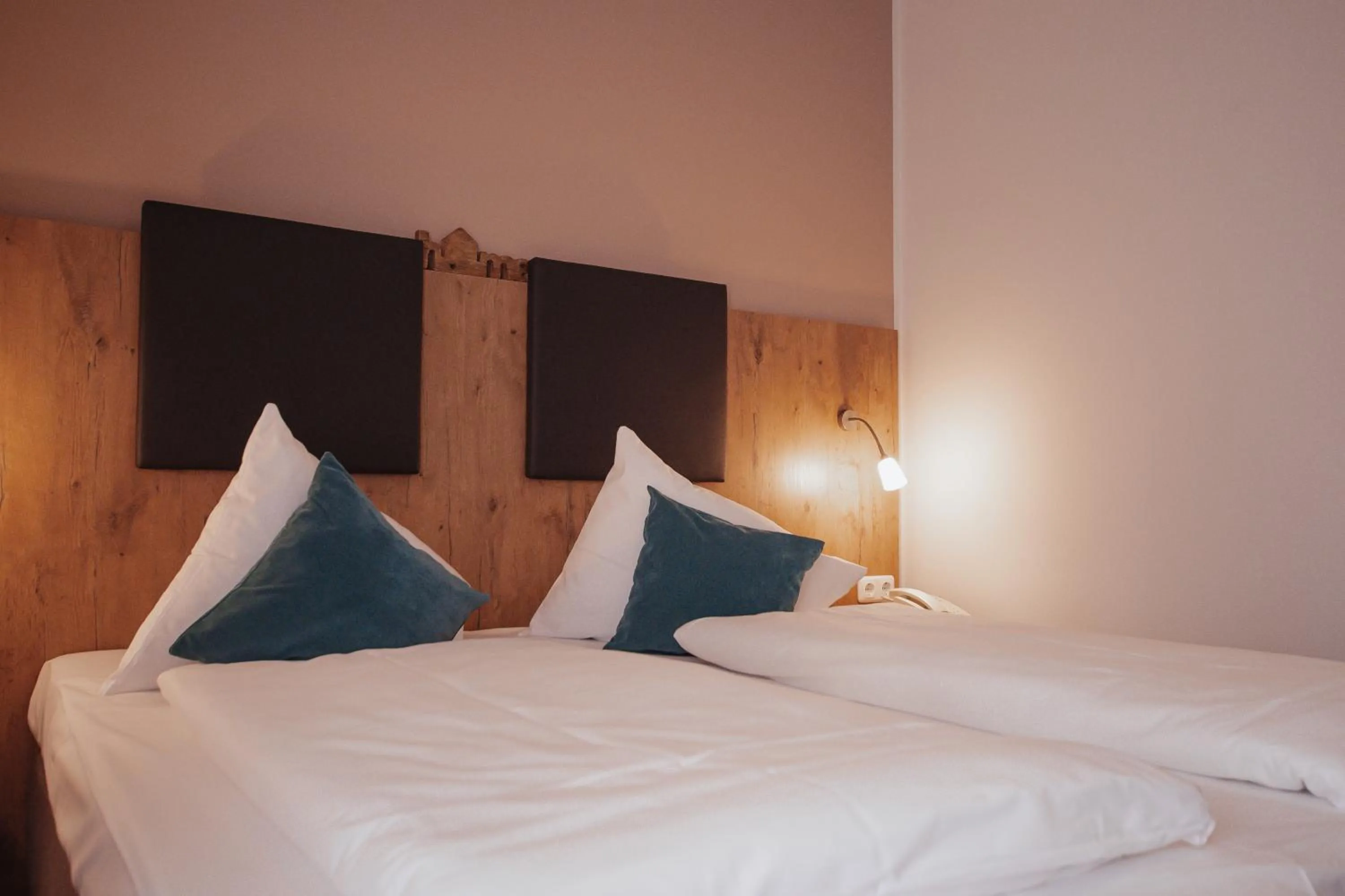 Bed in Hotel am Hachinger Bach by Blattl