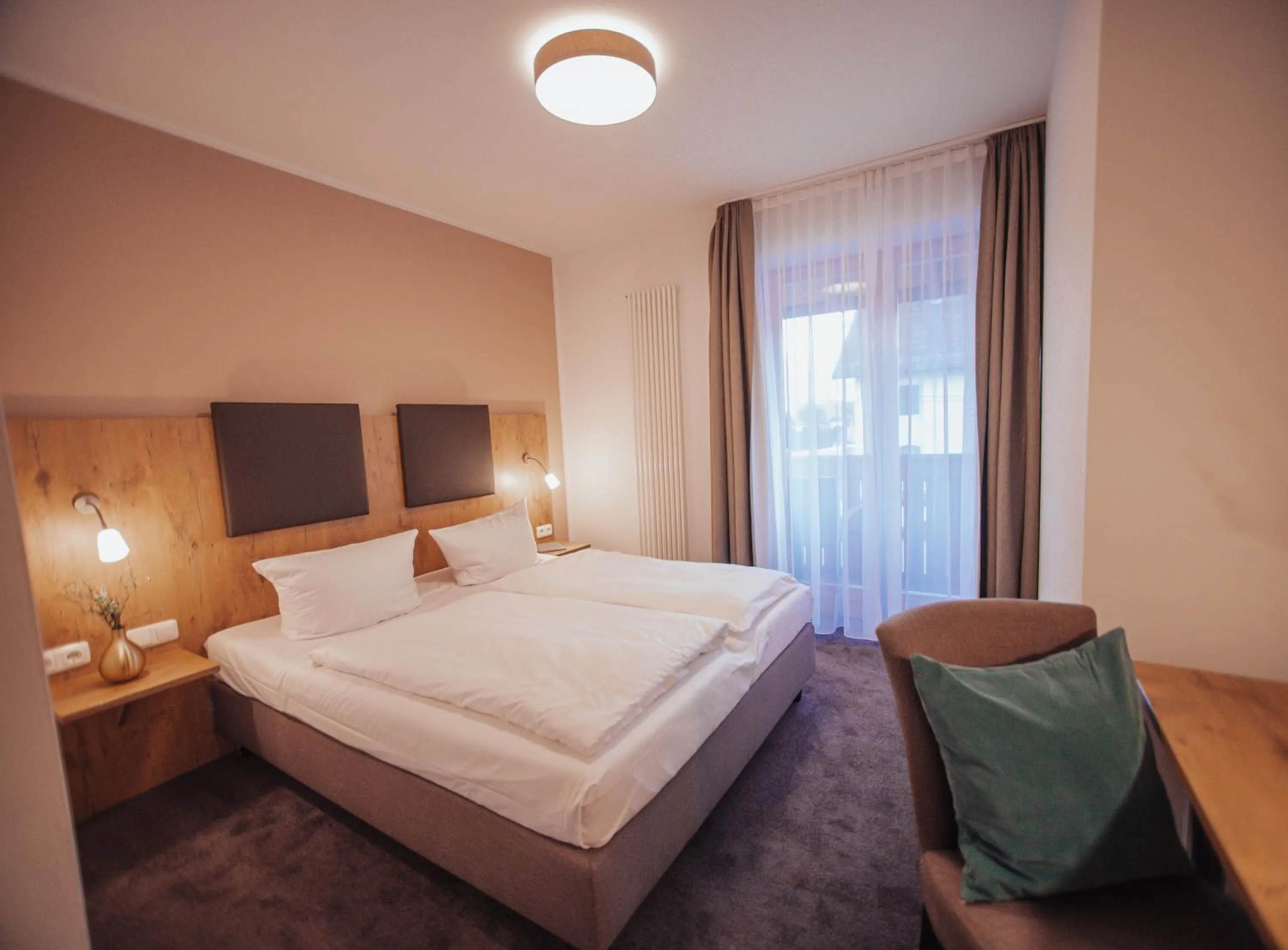 Photo of the whole room, Bed in Hotel am Hachinger Bach by Blattl