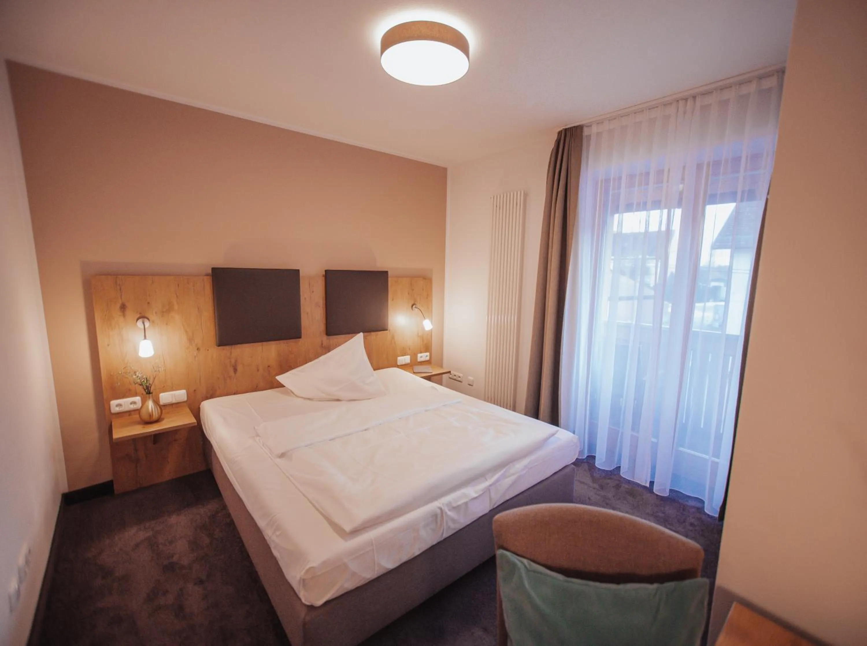 Photo of the whole room, Bed in Hotel am Hachinger Bach by Blattl