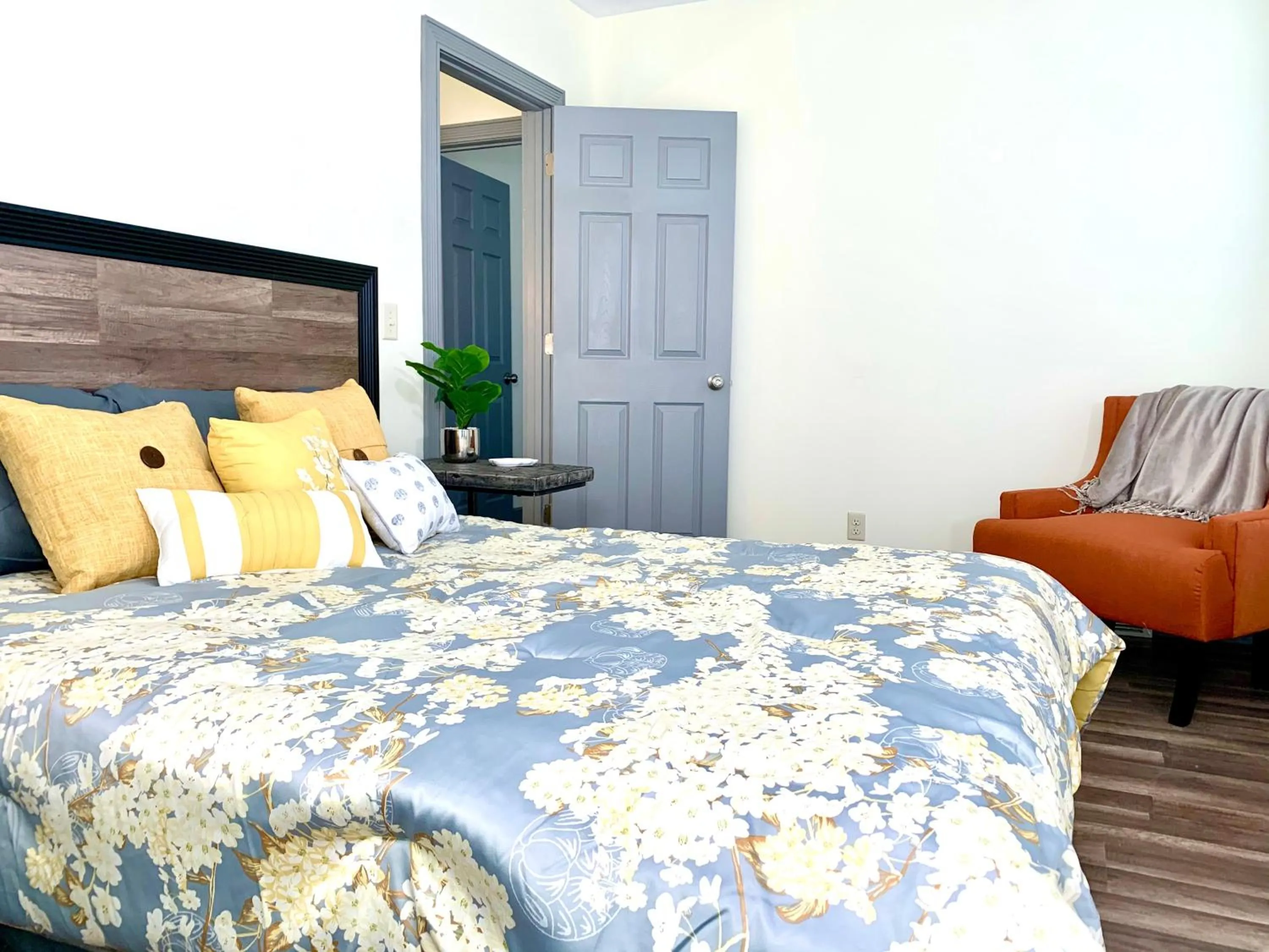 Bedroom, Bed in The Iron Scow - With Private Yard & Free Parking, Minutes From Falls & Casino by Niagara Hospitality