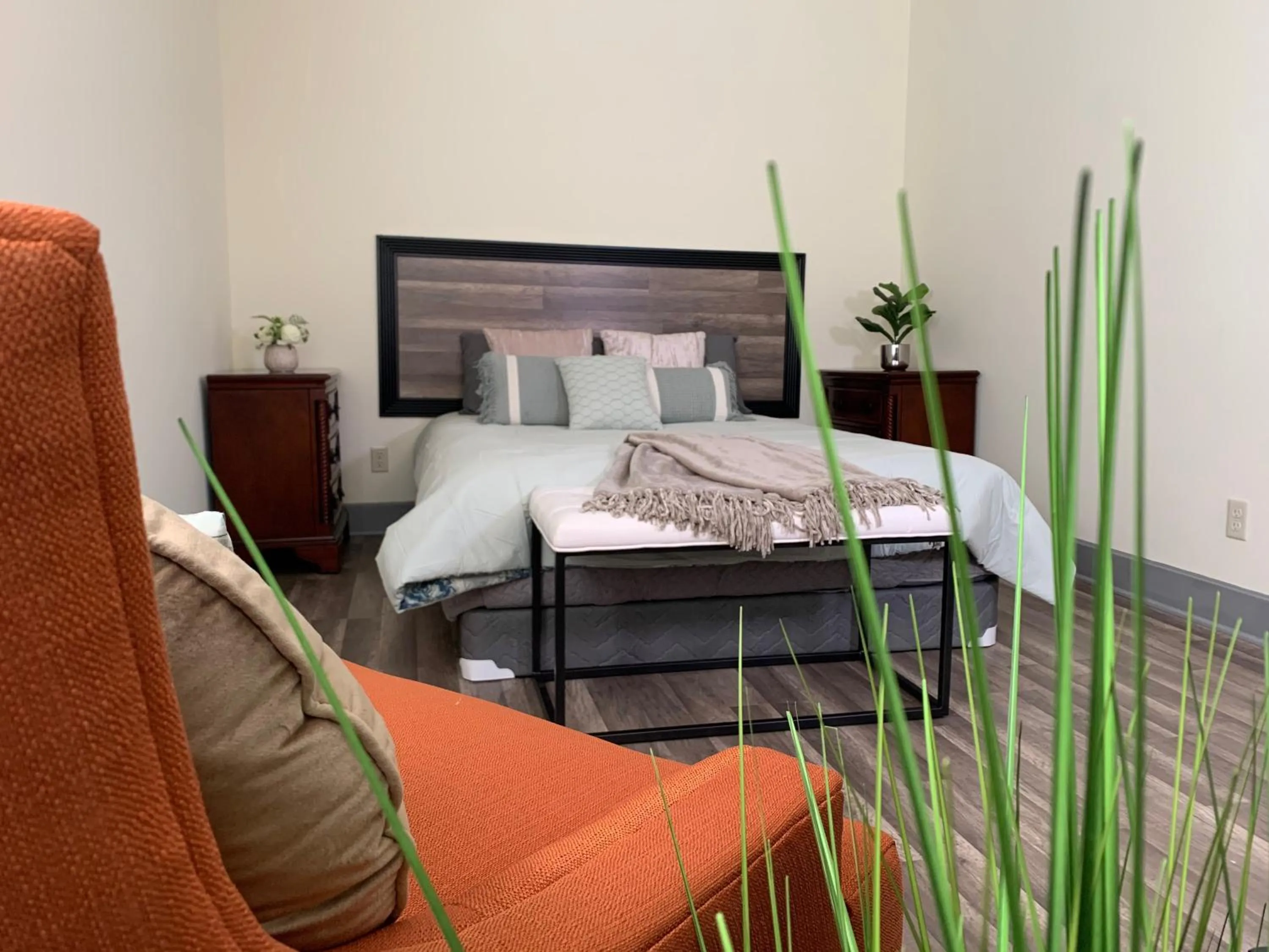 Bedroom, Bed in The Iron Scow - With Private Yard & Free Parking, Minutes From Falls & Casino by Niagara Hospitality