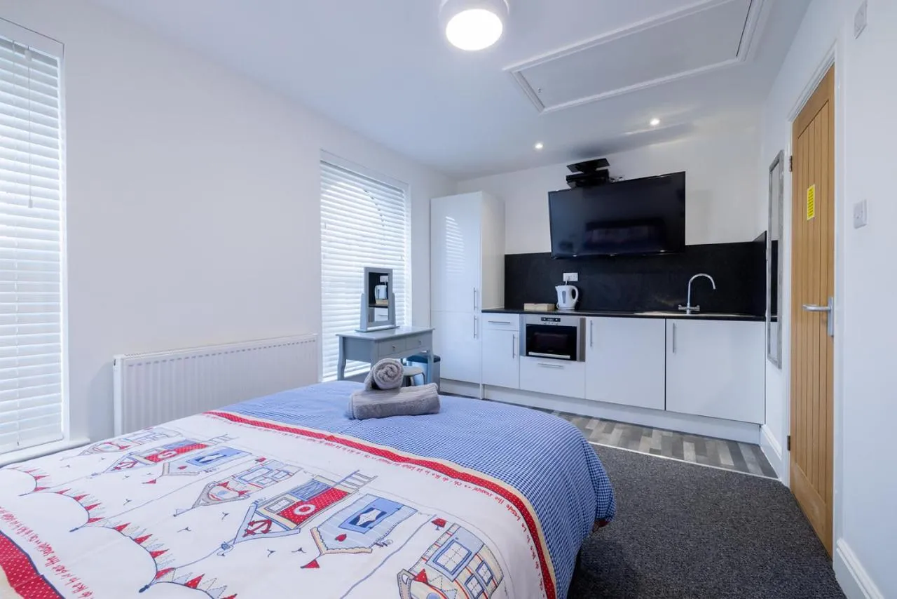 Hillcrest Studio Apartments