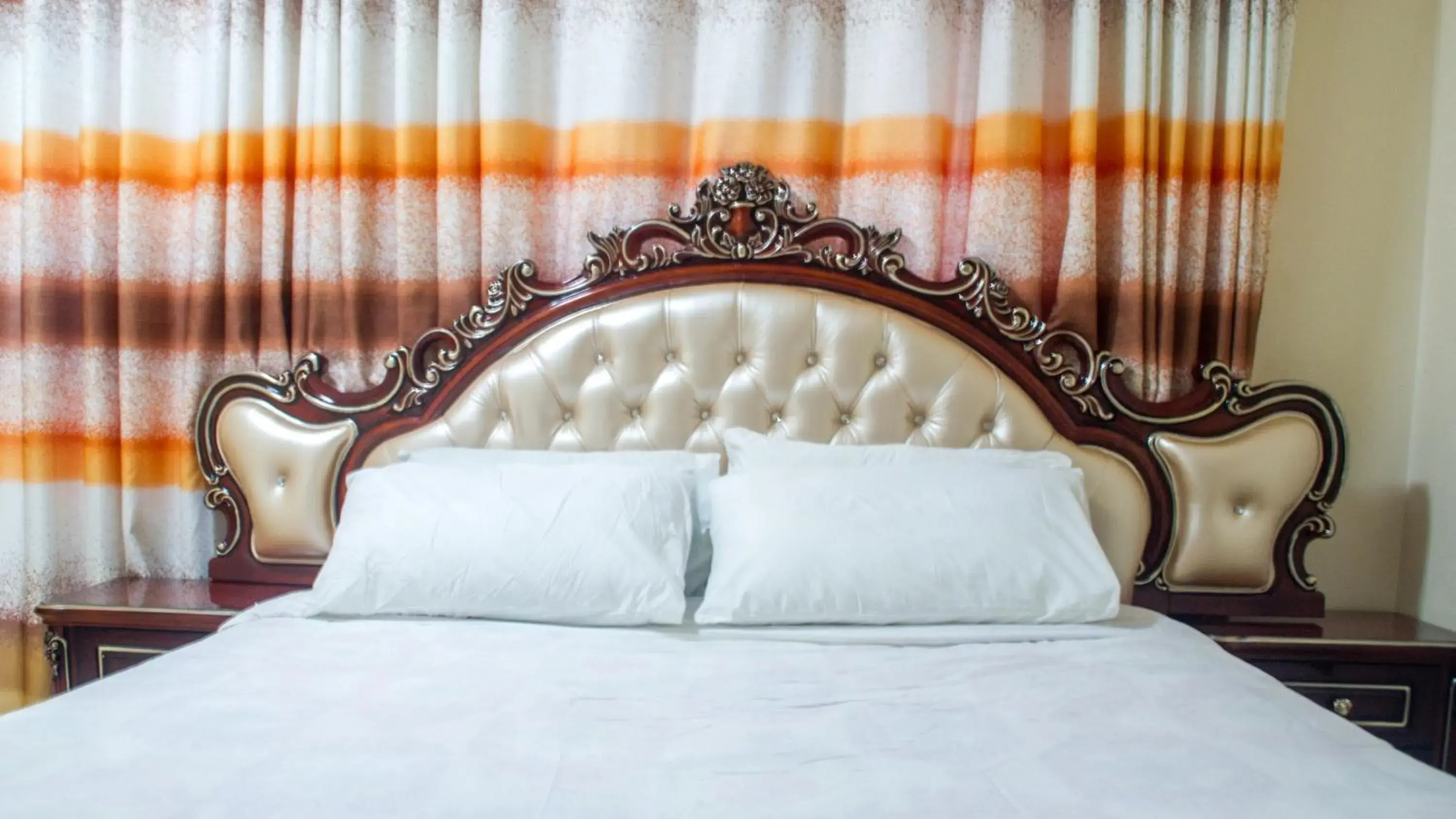 Bed in Bona Safari Villa Bunamwaya Bed in Bona Safari Villa Bunamwaya