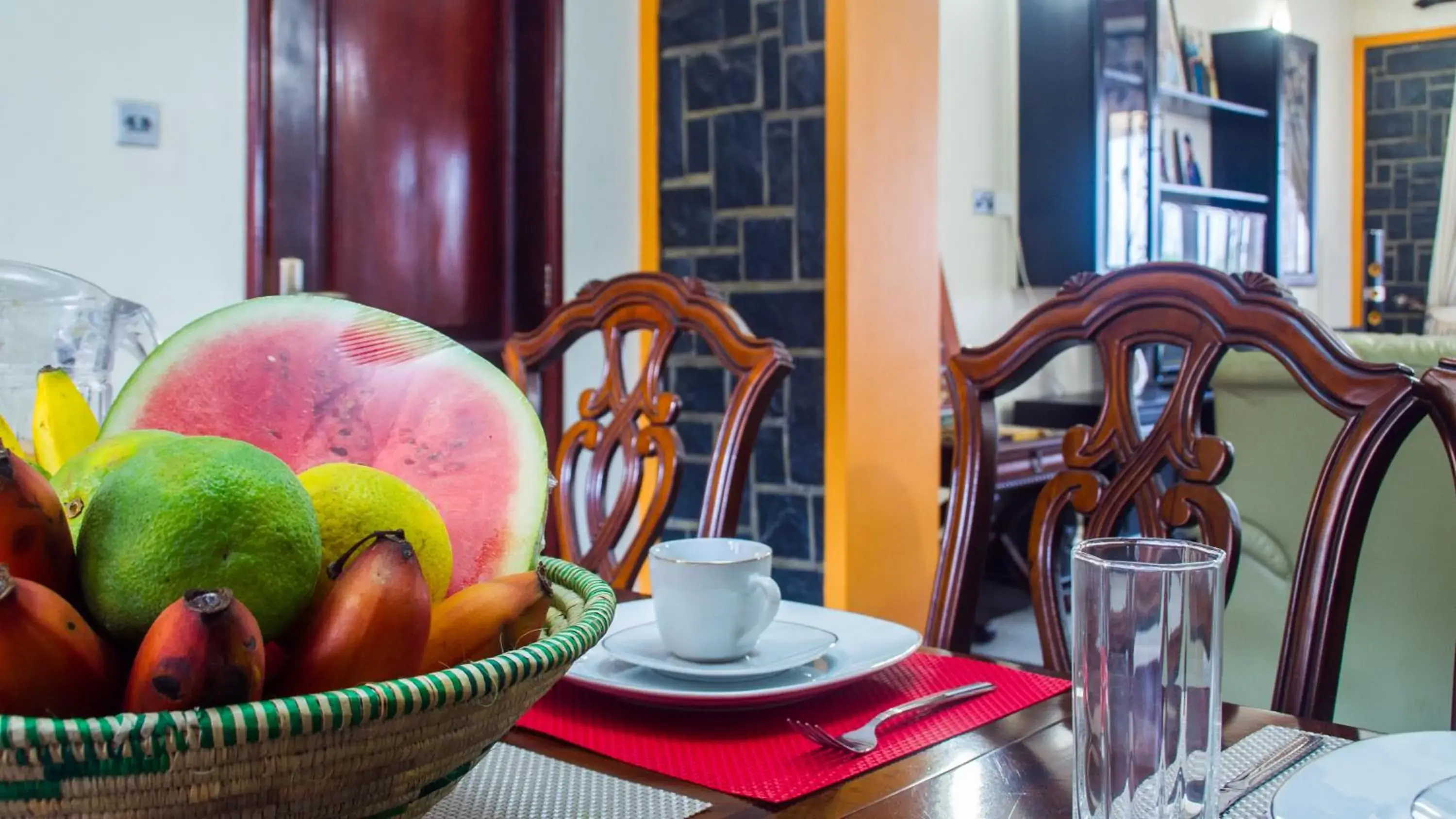 Food and drinks in Bona Safari Villa Bunamwaya Food and drinks in Bona Safari Villa Bunamwaya