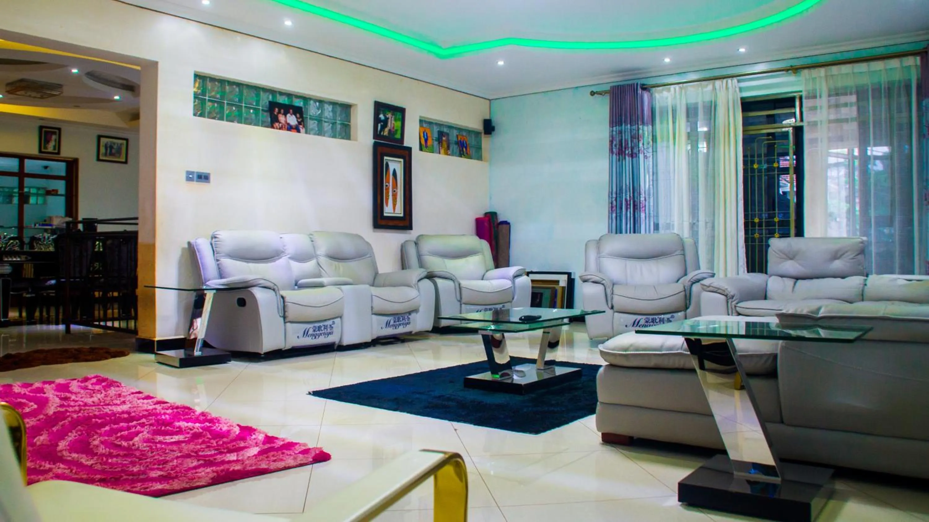 Living room in Bona Safari Villa Bunamwaya