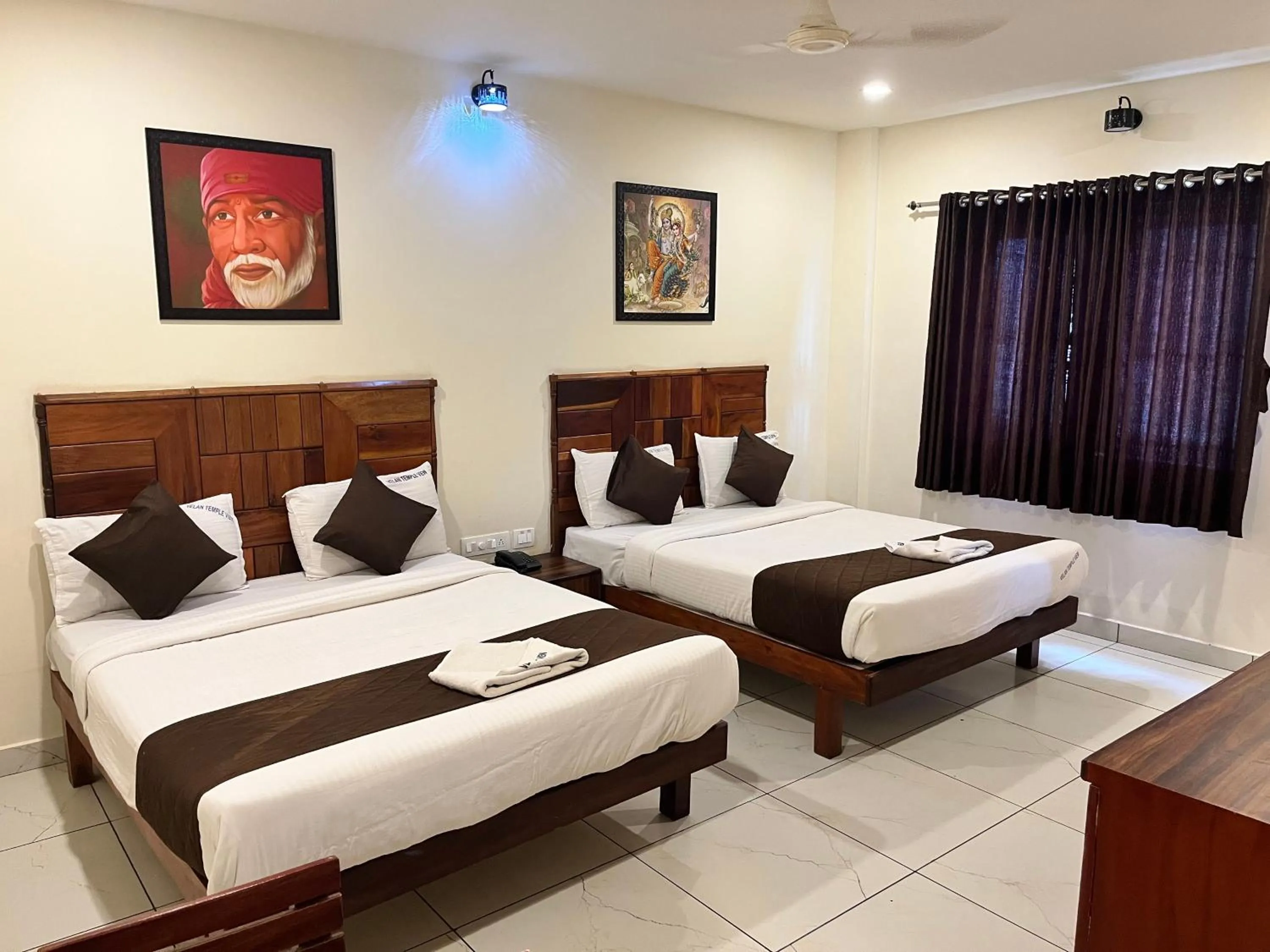 Bedroom, Bed in Velan Temple View