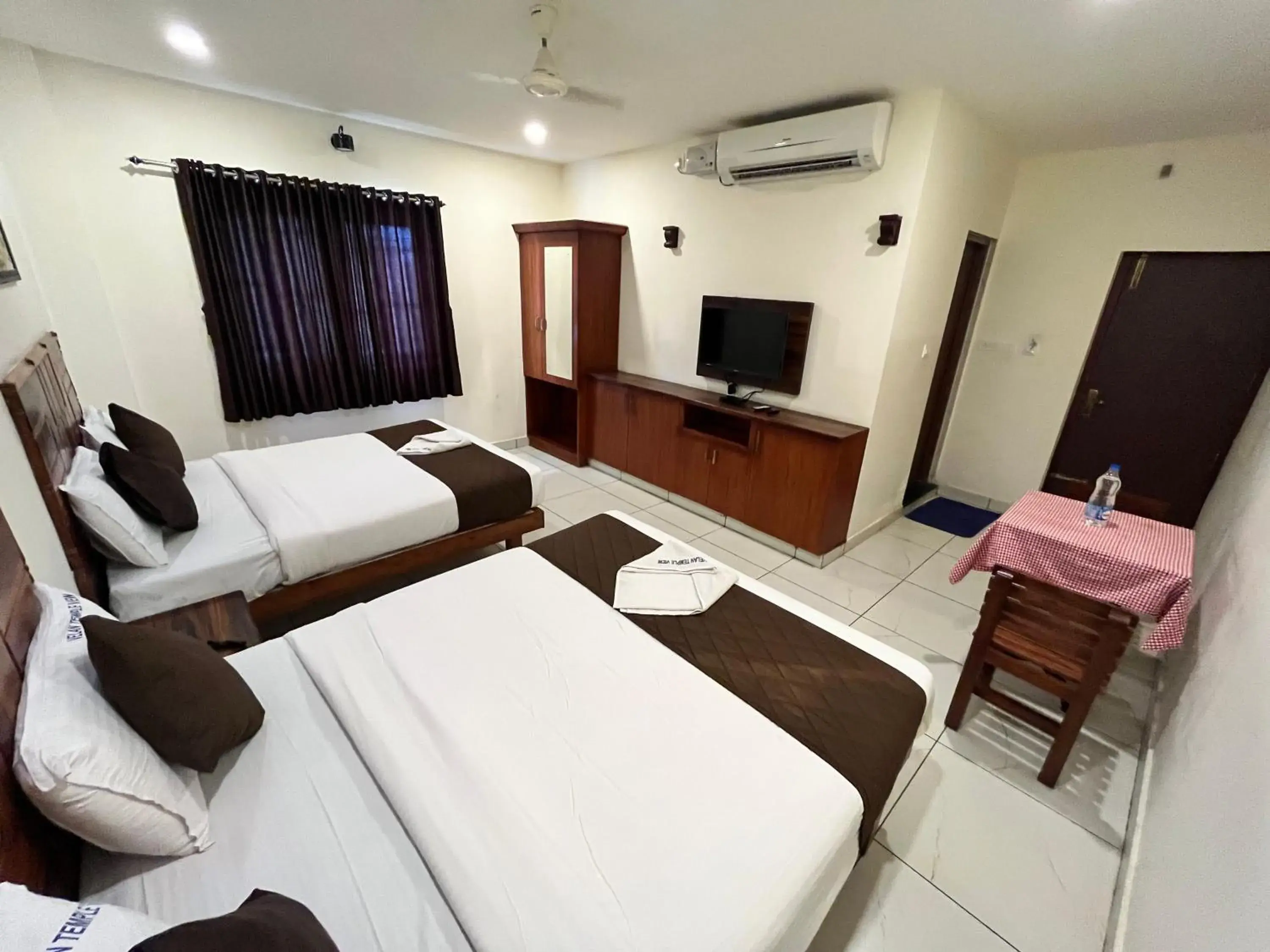 Pool view, Bed in Velan Temple View Pool view, Bed in Velan Temple View