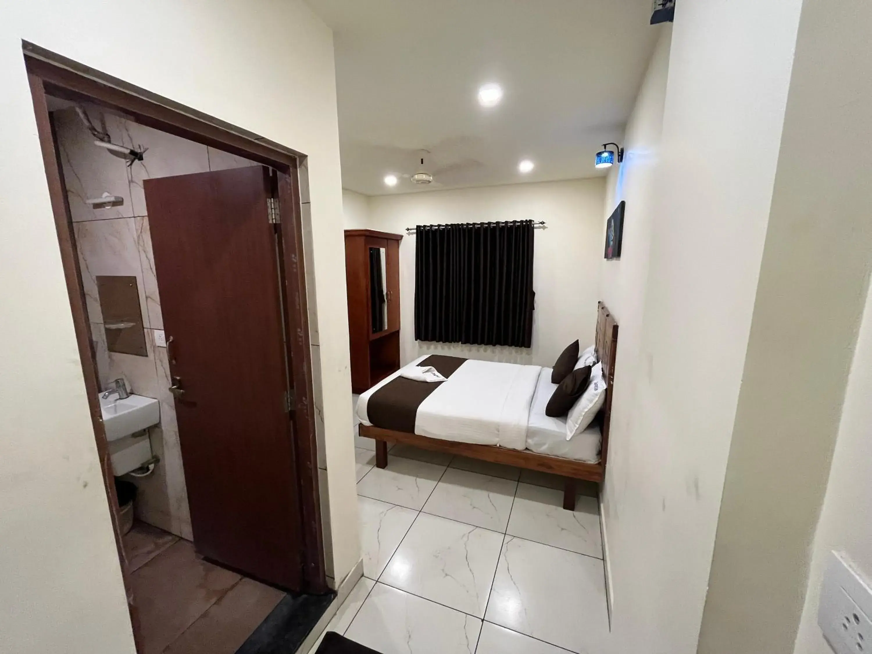 Photo of the whole room, Bed in Velan Temple View Photo of the whole room, Bed in Velan Temple View