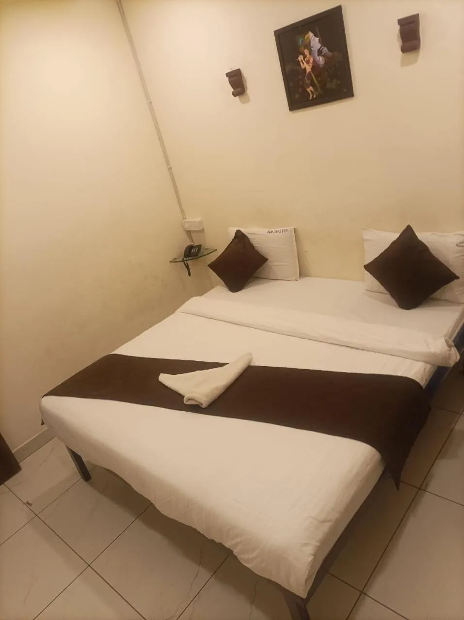 Bed in Velan Temple View