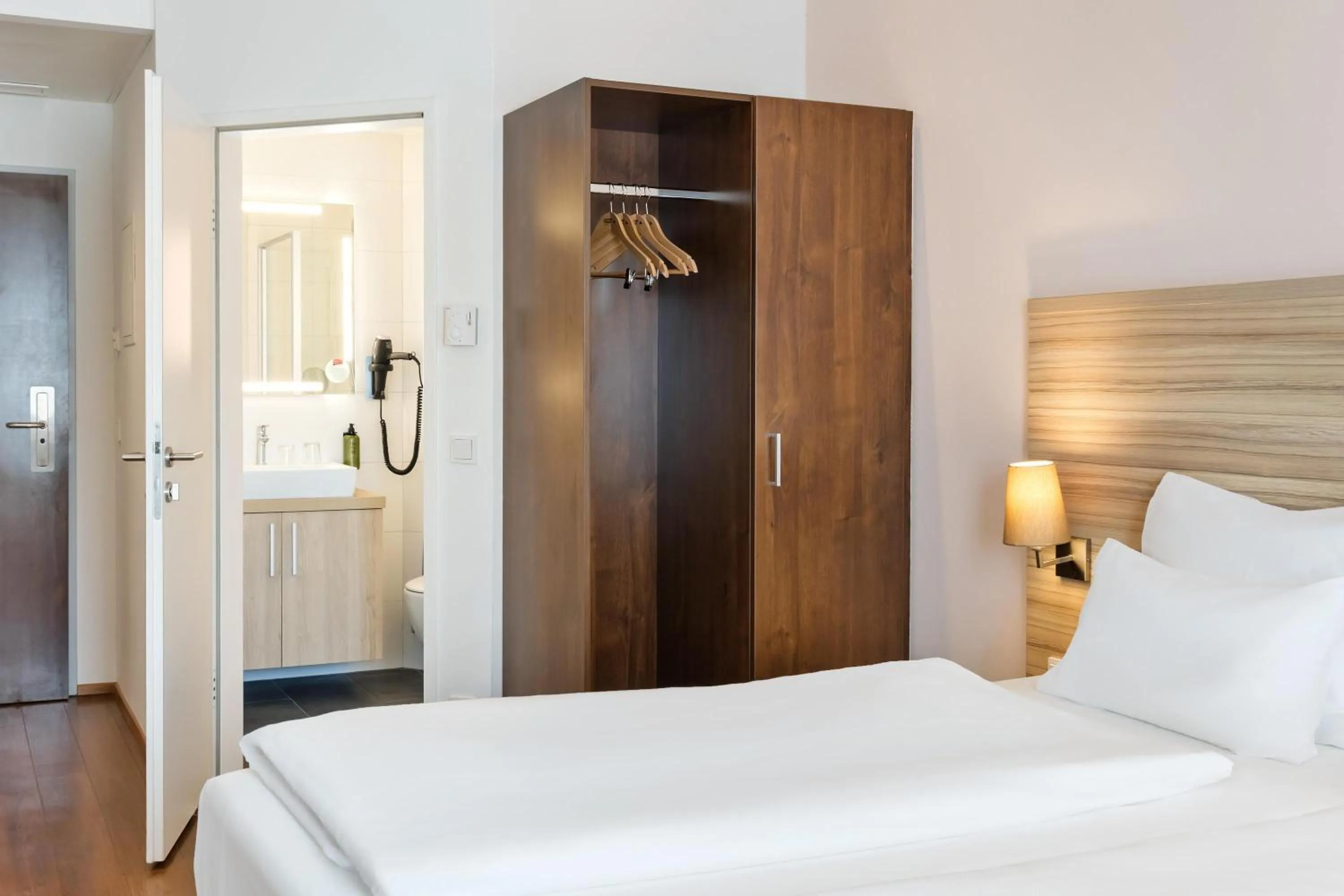 Bed in Austria Trend Hotel Salzburg Messe