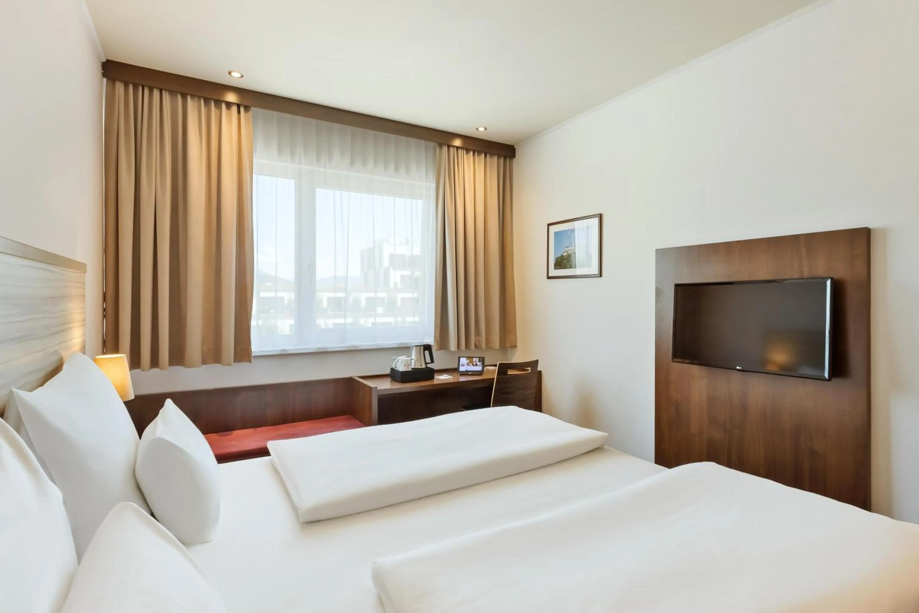 Bed in Austria Trend Hotel Salzburg Messe