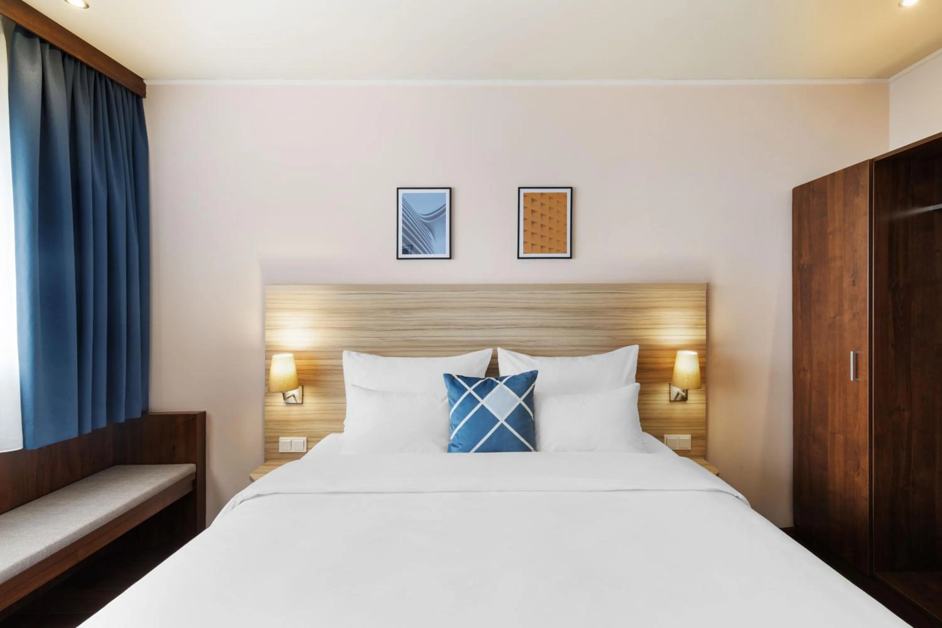 Bed in Four Points Flex by Sheraton Salzburg Messe