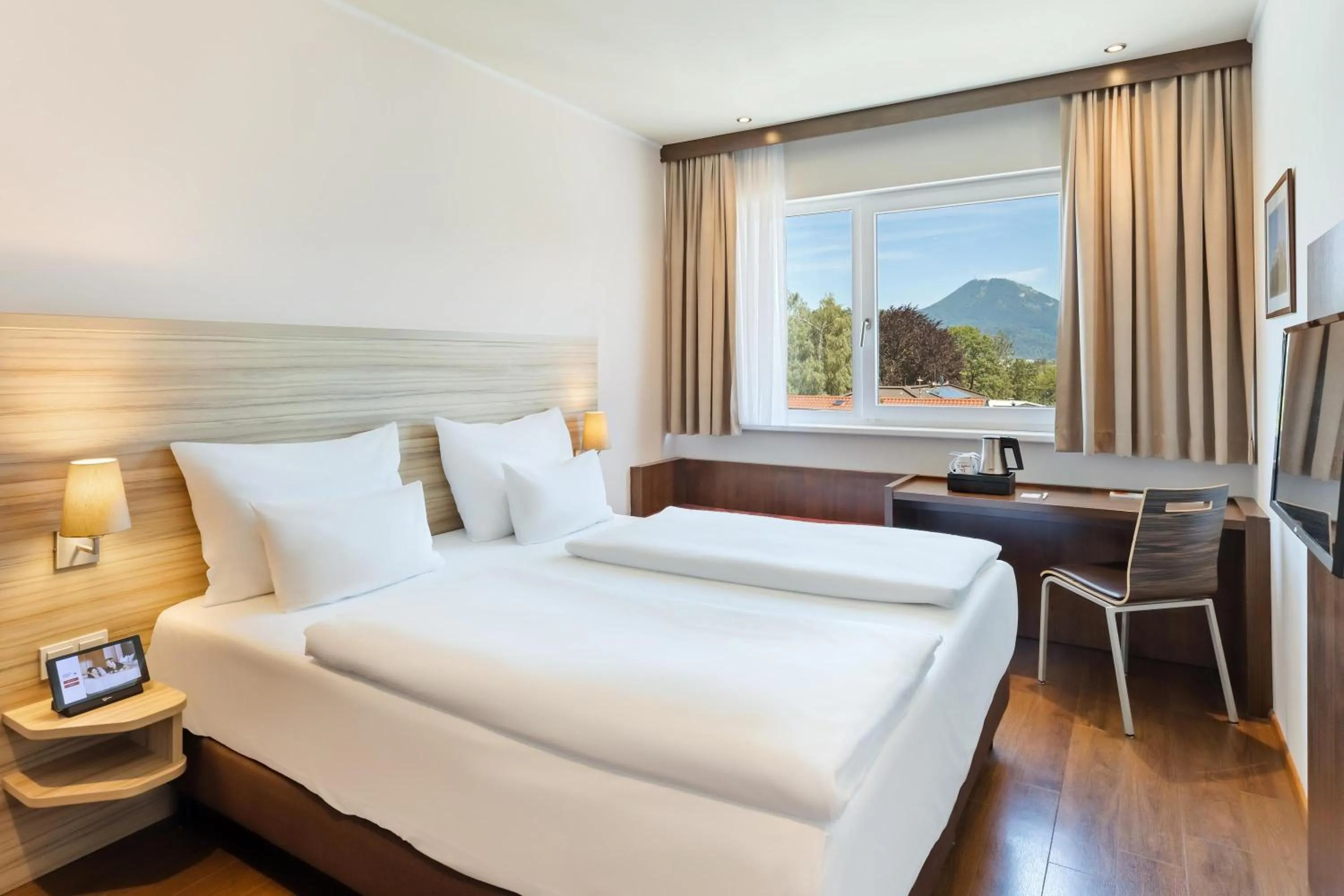 Bed in Austria Trend Hotel Salzburg Messe