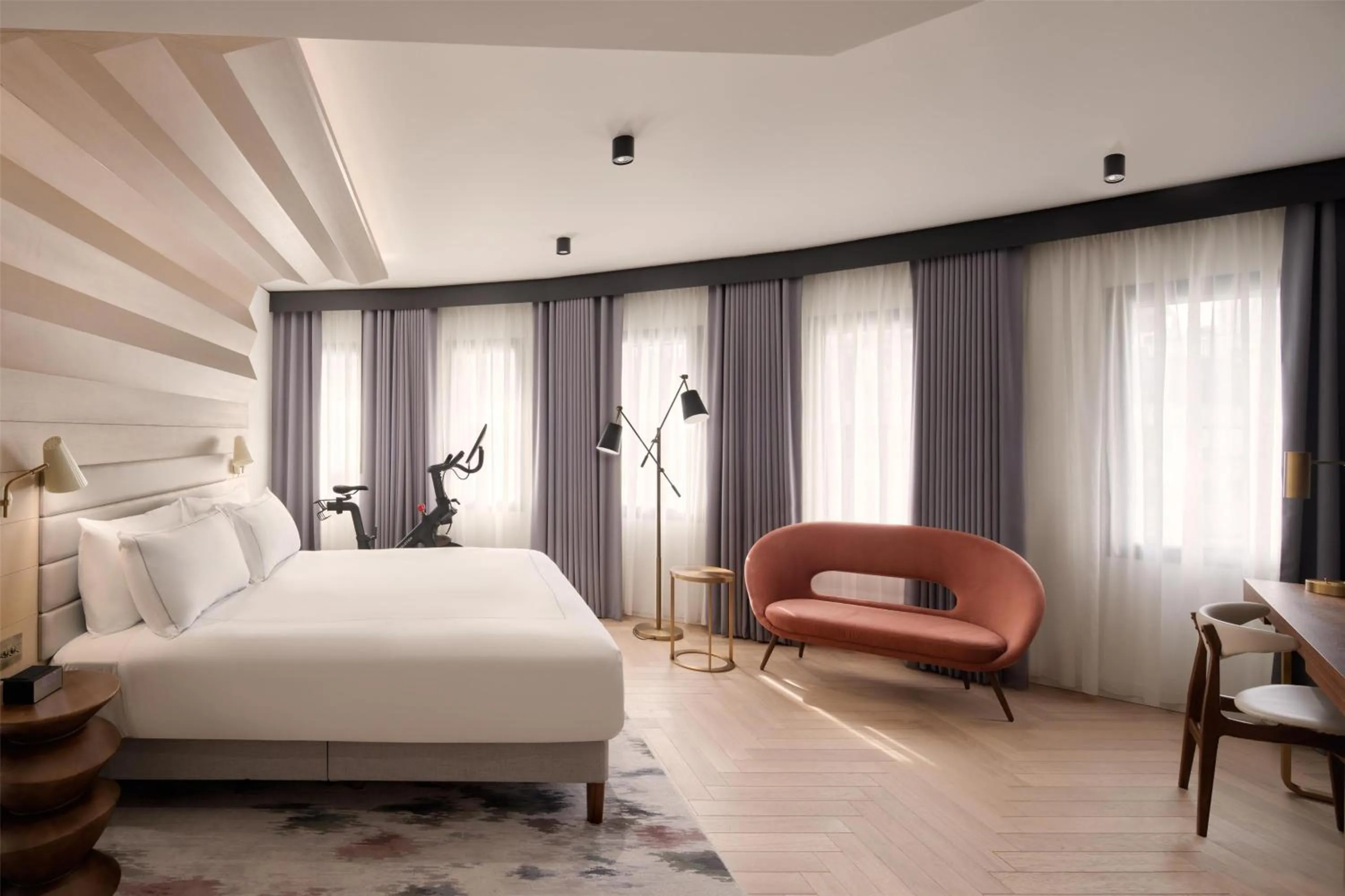 Bed in Canopy by Hilton London City