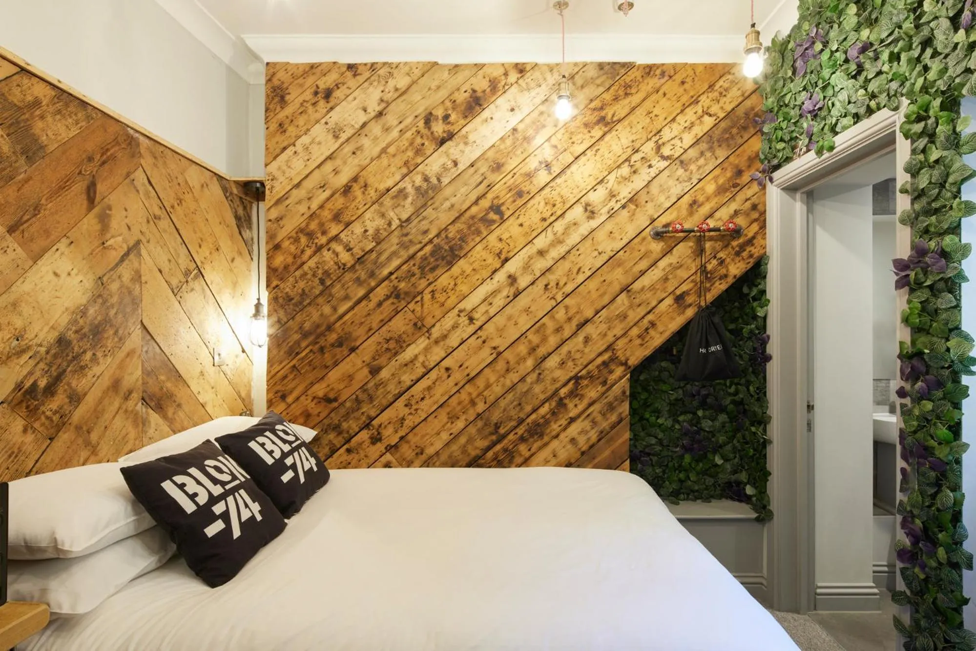 Photo of the whole room, Bed in Blok-74