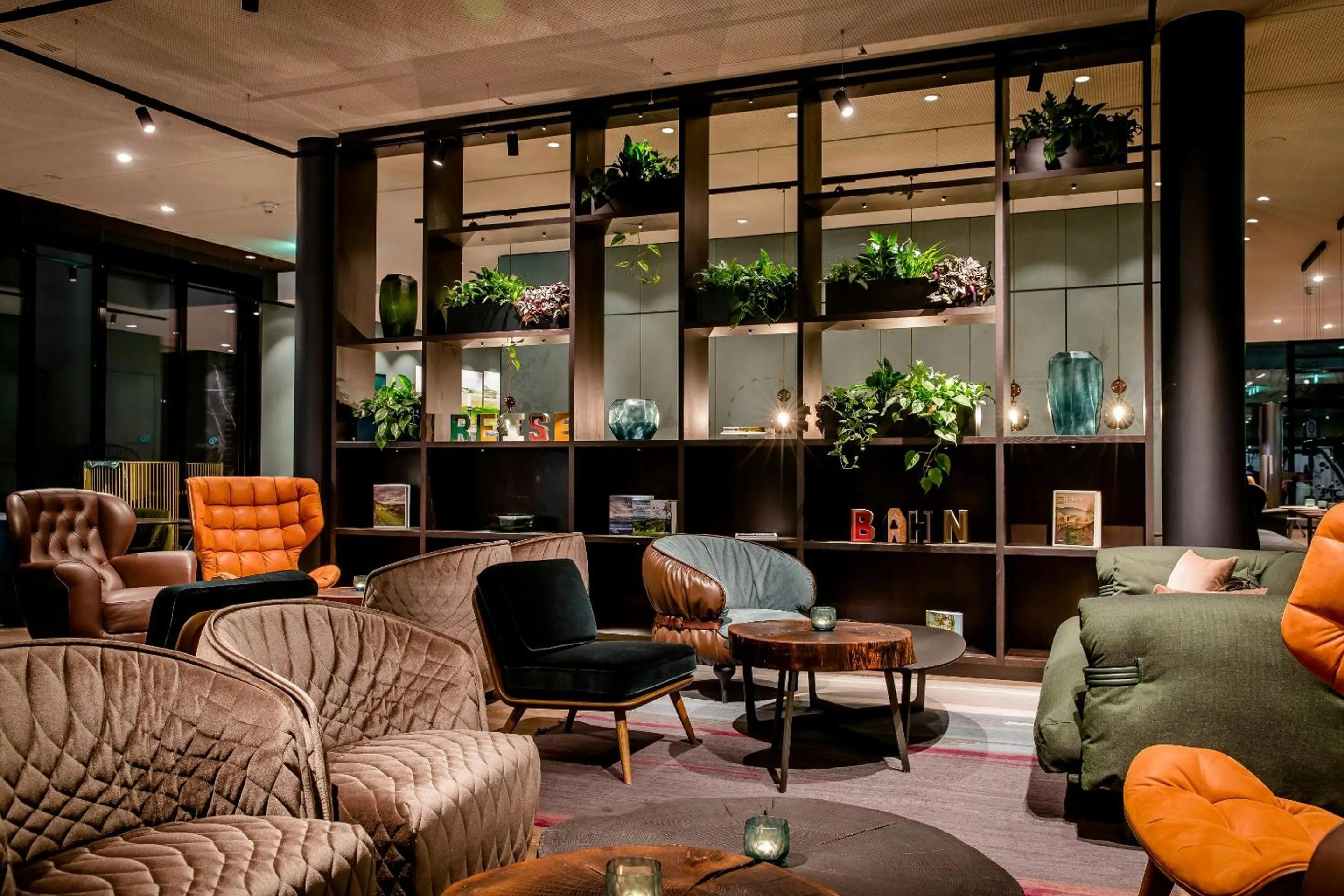 Lounge or bar in Motel One Stuttgart-Hauptbahnhof