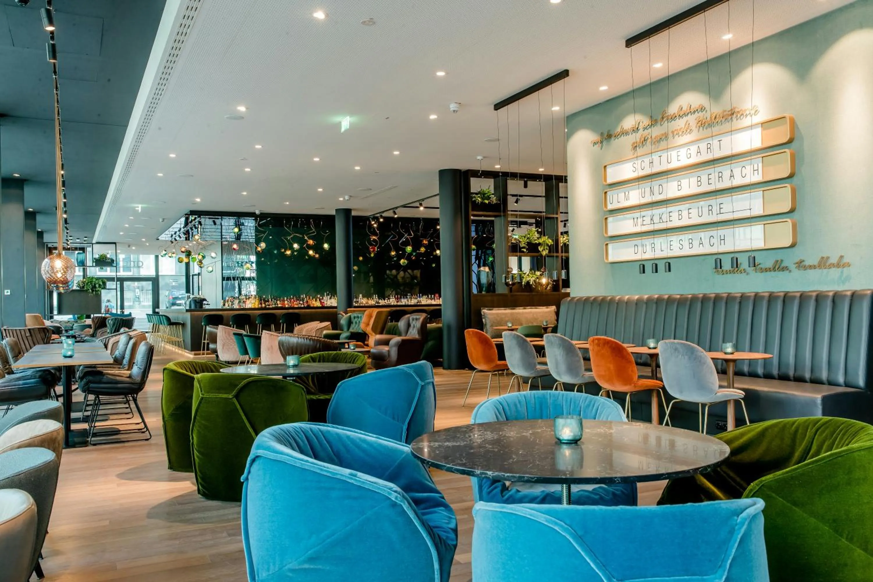 Lounge or bar in Motel One Stuttgart-Hauptbahnhof