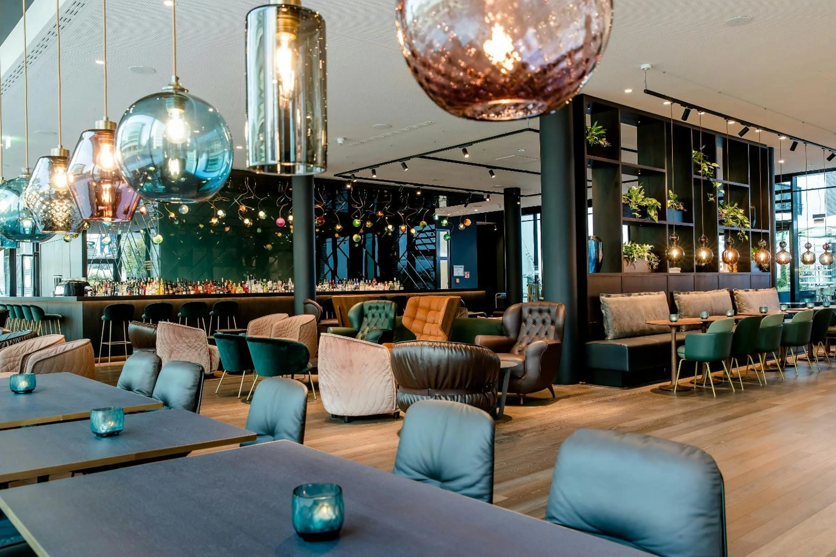 Lounge or bar in Motel One Stuttgart-Hauptbahnhof